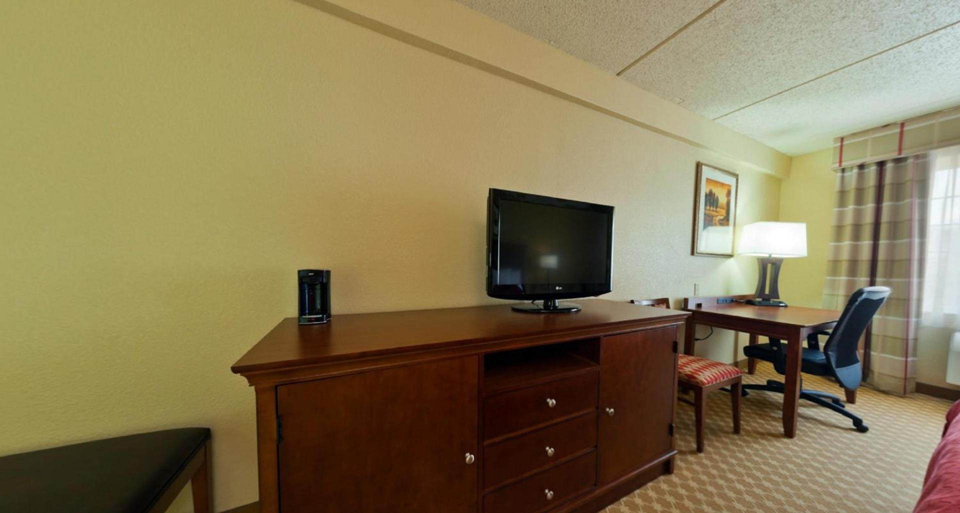 Country Inn & Suites by Radisson, Kalamazoo, MI photo 64