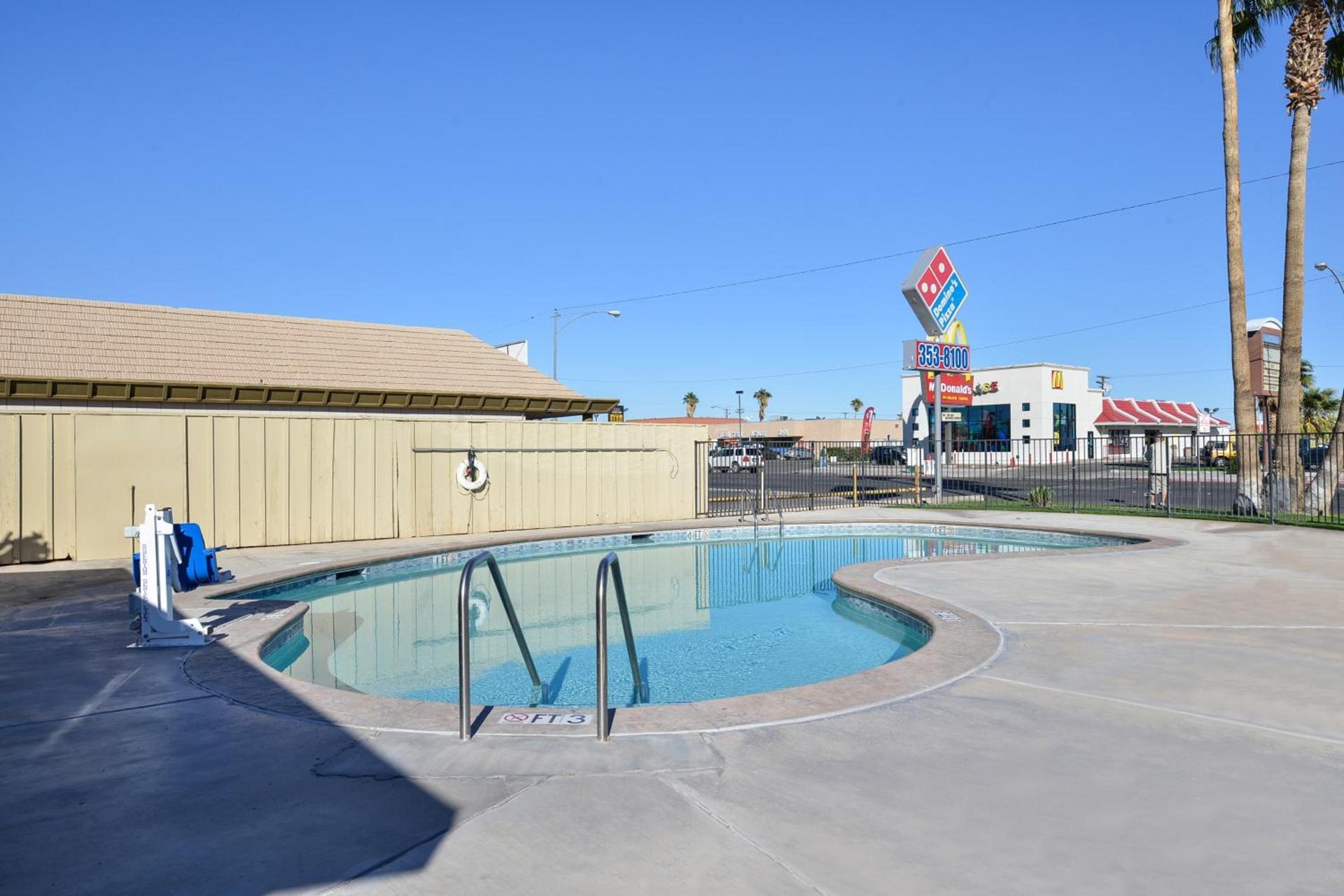 Crown Motel photo 12