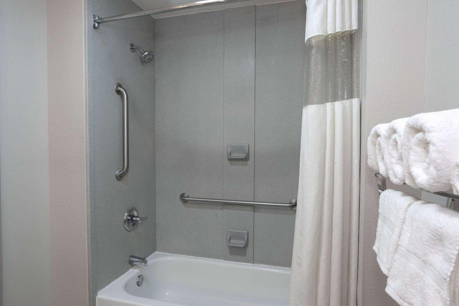 La Quinta by Wyndham Mobile - Daphne photo 32