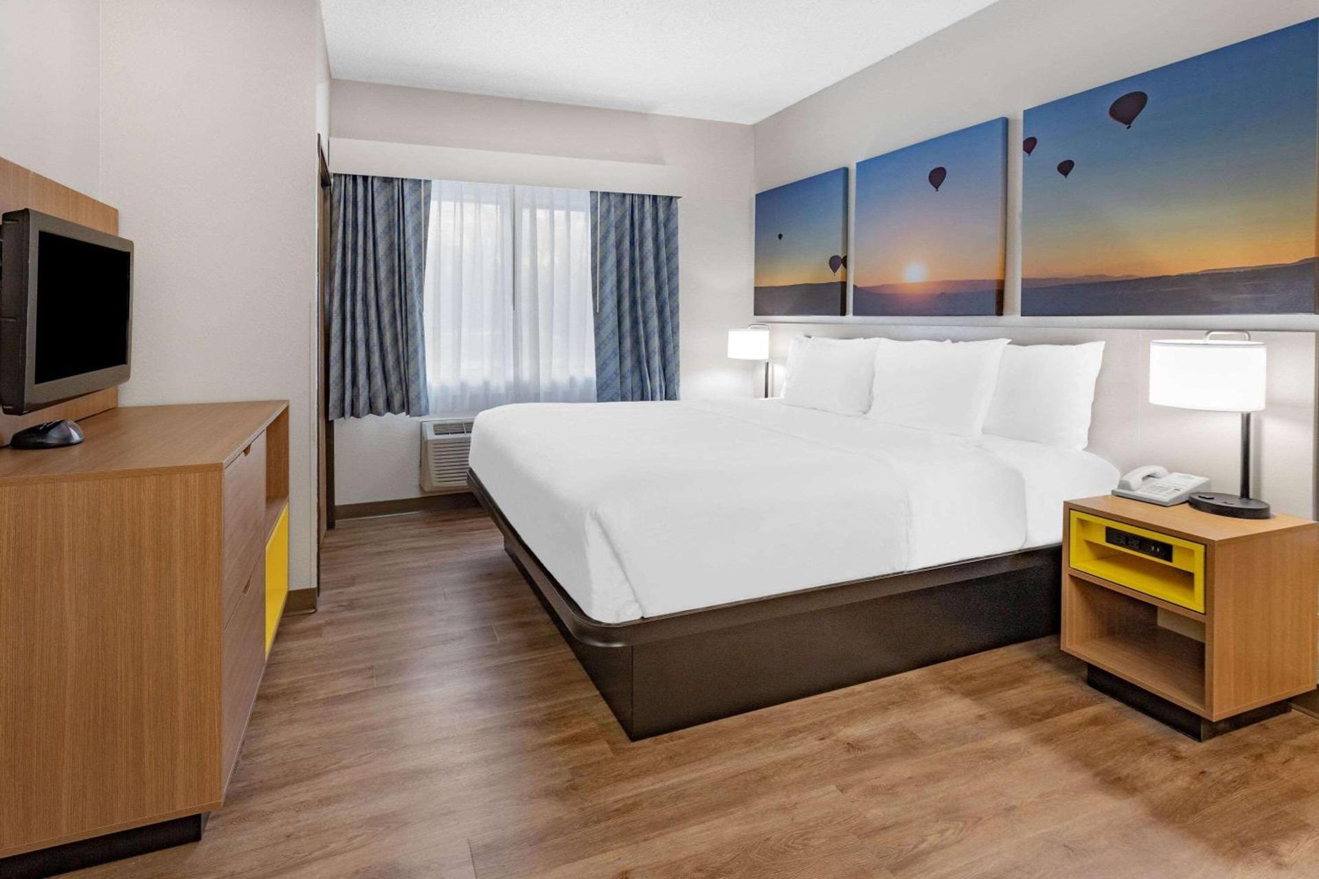 Days Inn by Wyndham Bernalillo photo 28