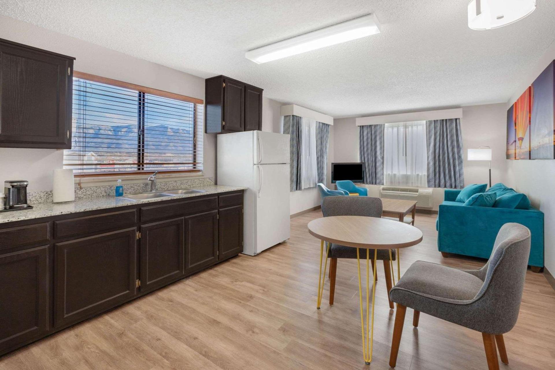 Days Inn by Wyndham Bernalillo photo 22