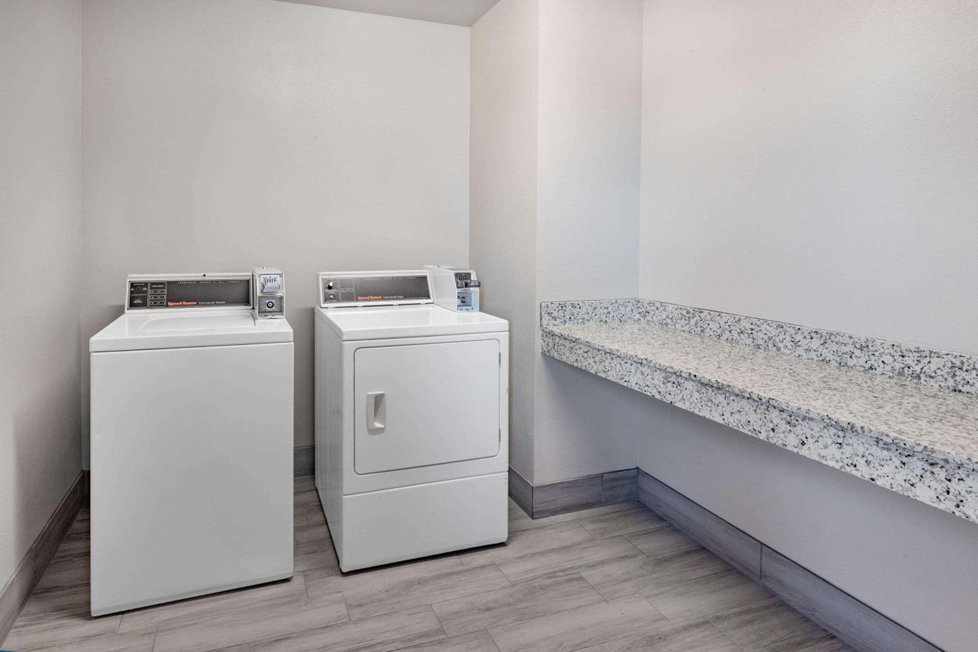 Days Inn by Wyndham Bernalillo photo 23