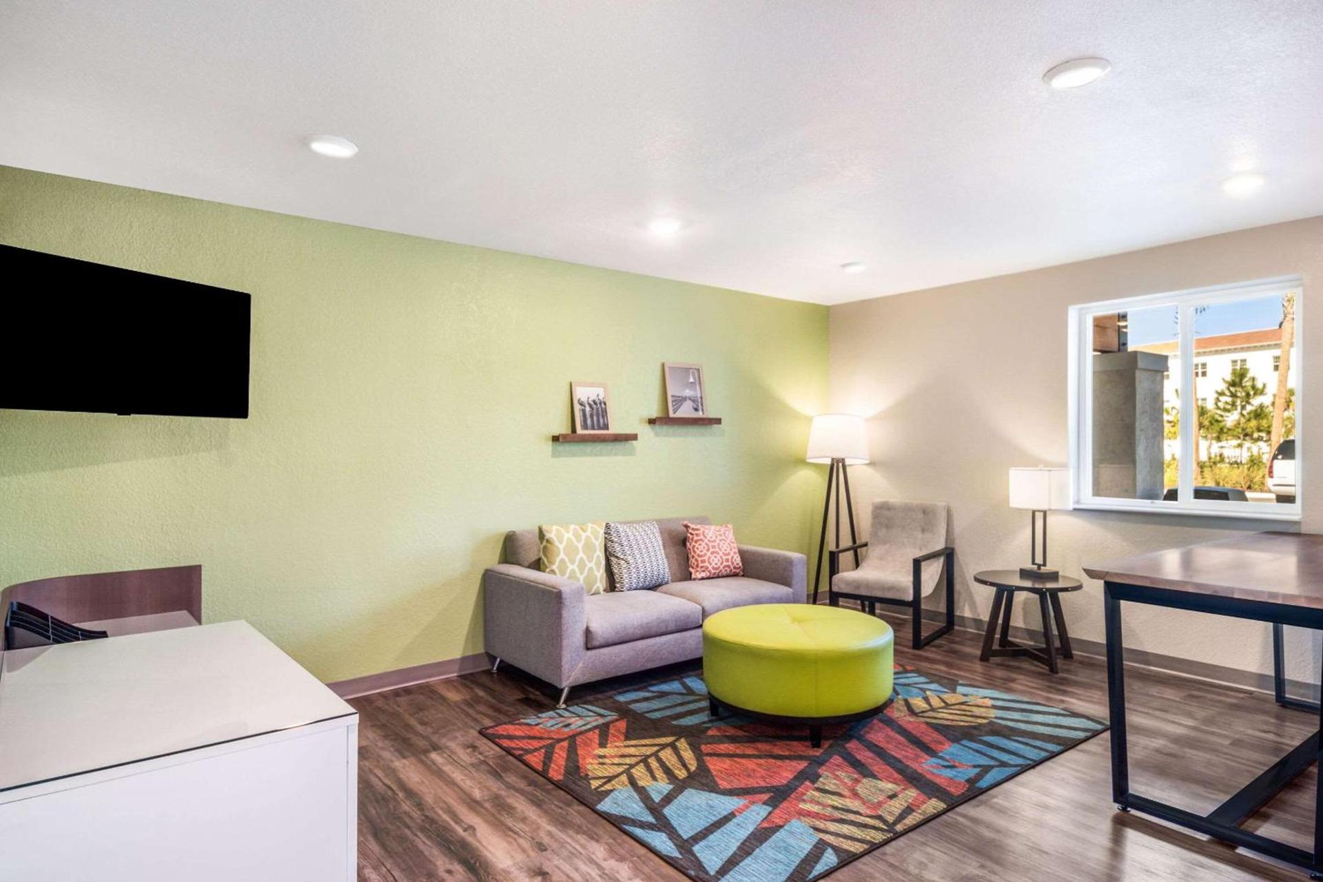 WoodSpring Suites Bradenton photo 6