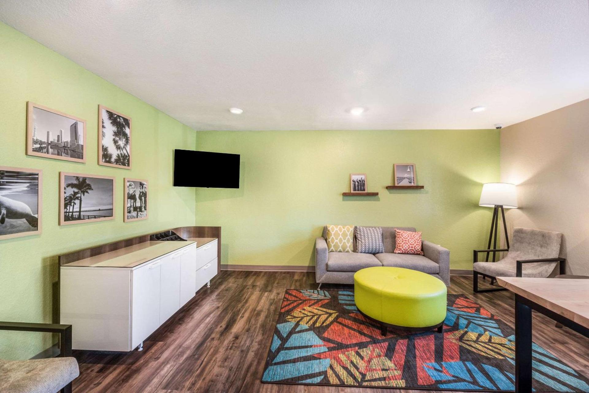 WoodSpring Suites Bradenton photo 9