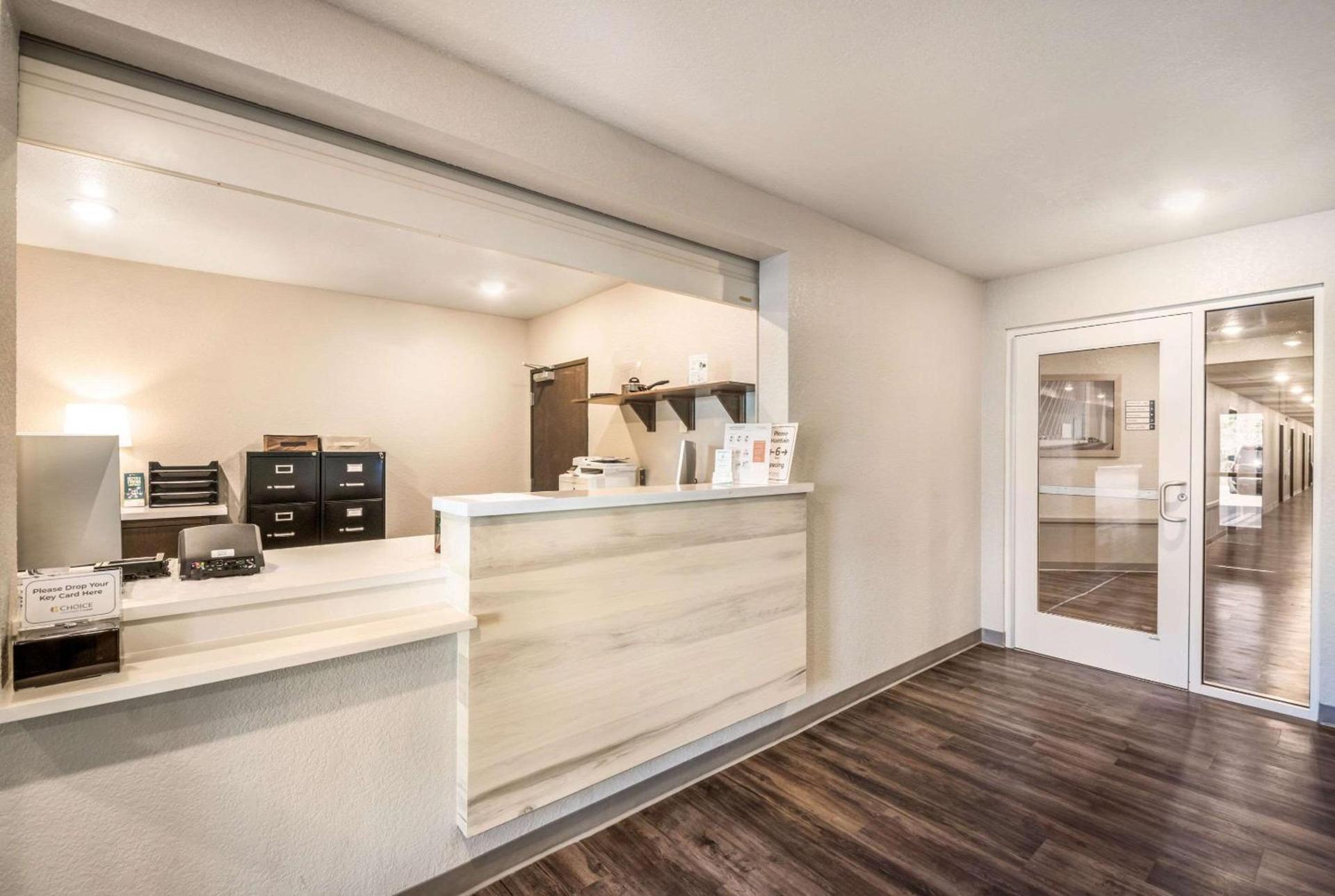 WoodSpring Suites Bradenton photo 8