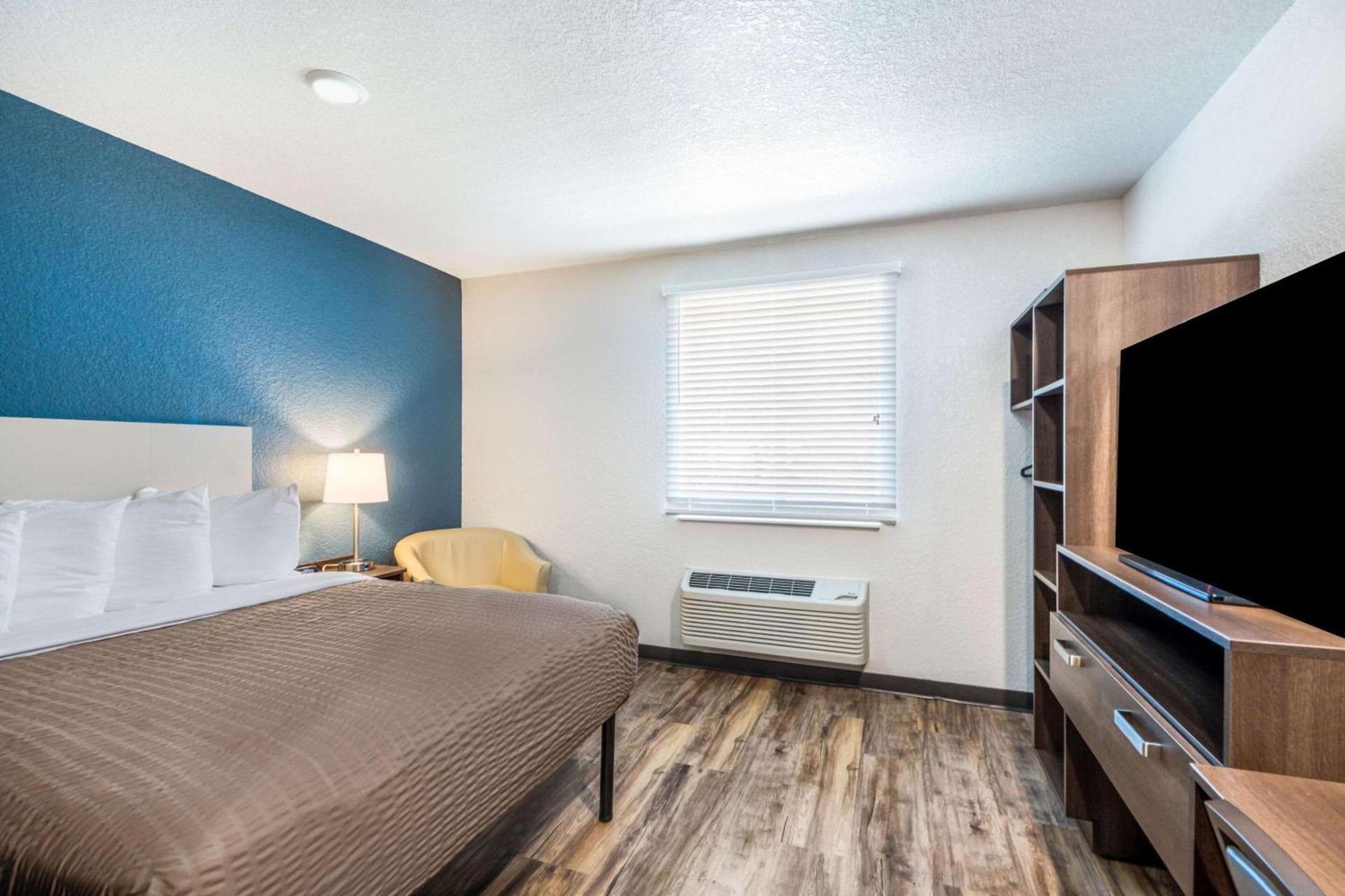 WoodSpring Suites Bradenton photo 10