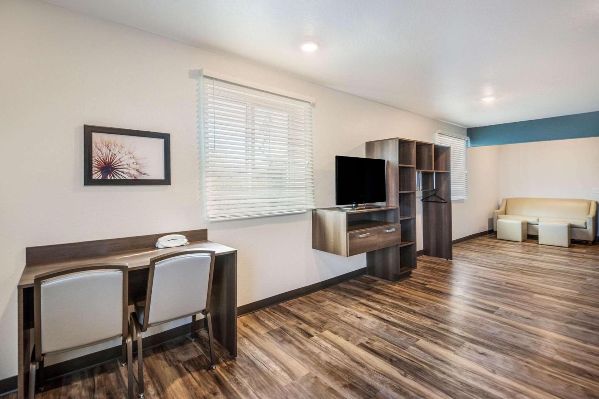 WoodSpring Suites Bradenton photo 14