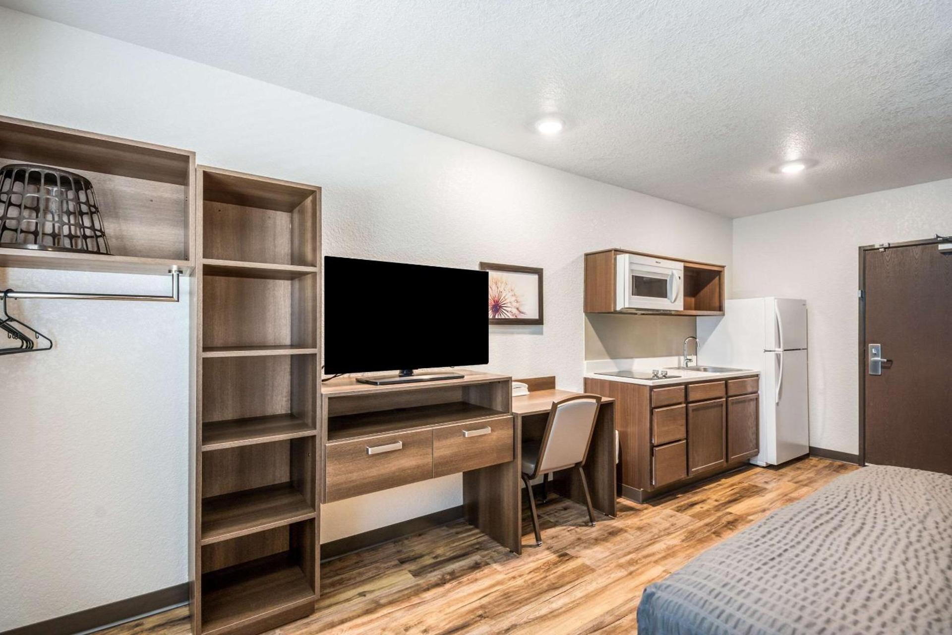 WoodSpring Suites Bradenton photo 11