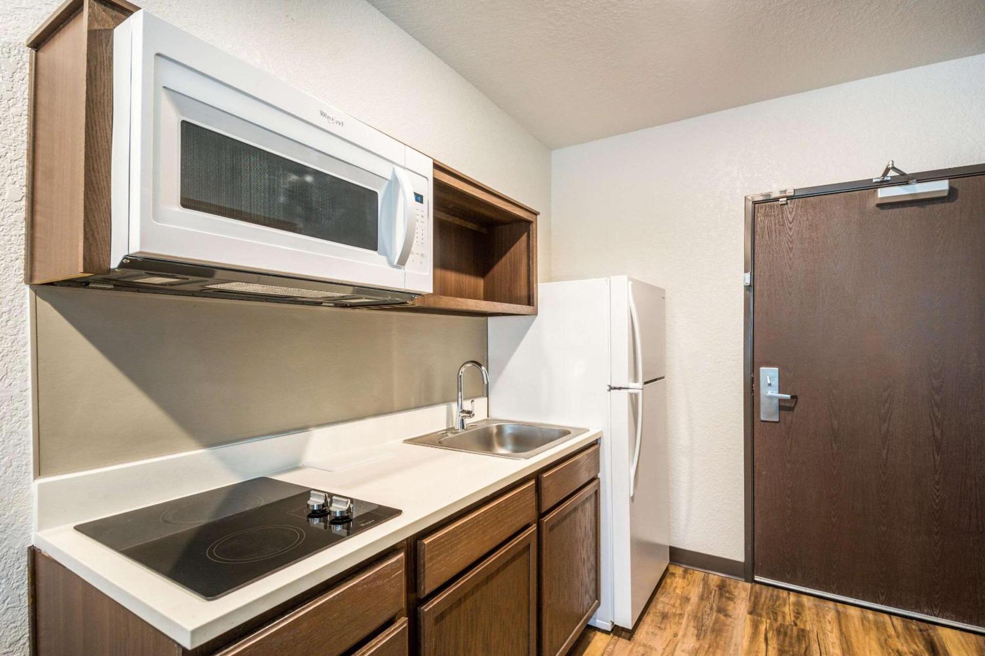WoodSpring Suites Bradenton photo 13