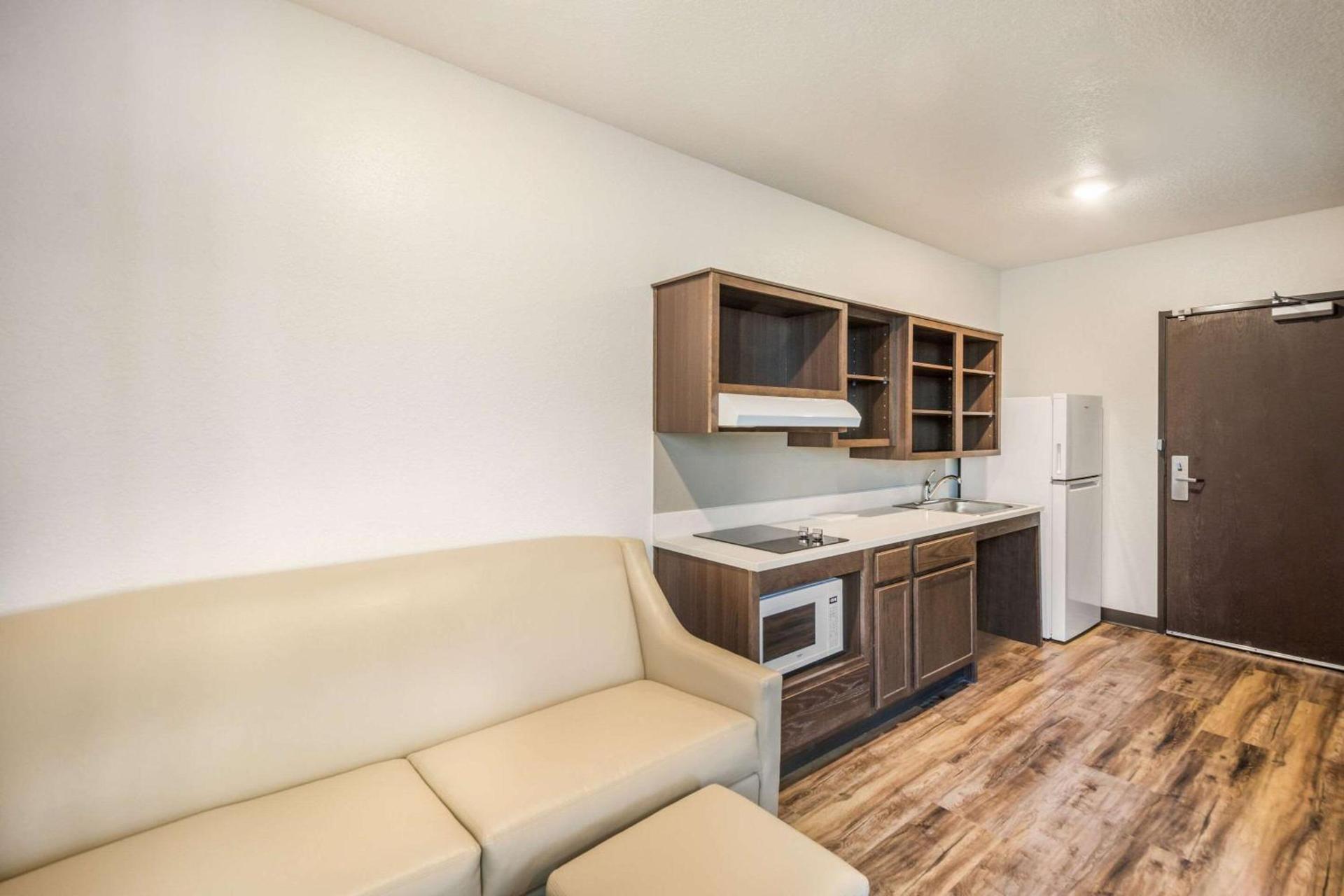 WoodSpring Suites Bradenton photo 16