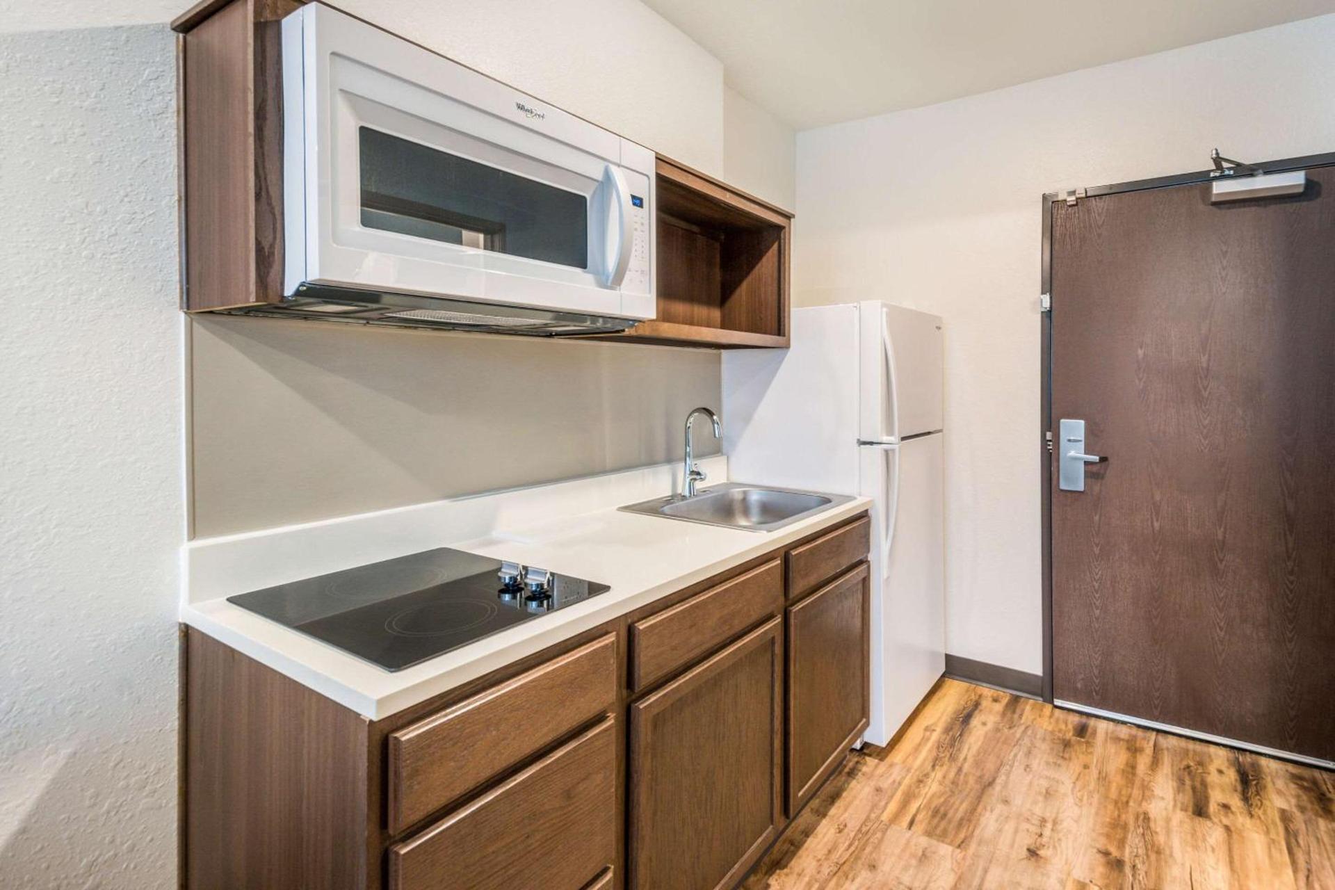 WoodSpring Suites Bradenton photo 18