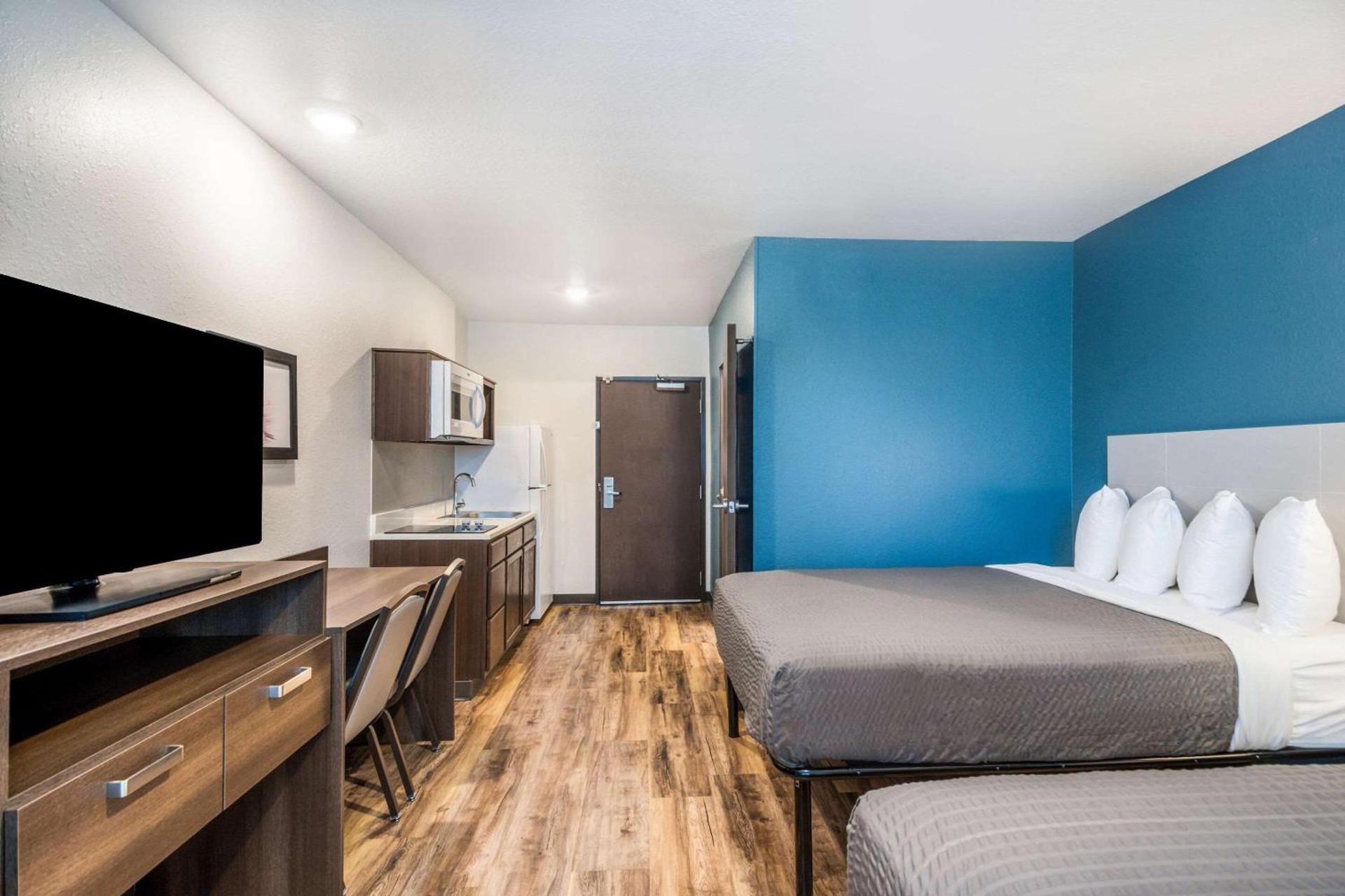 WoodSpring Suites Bradenton photo 19