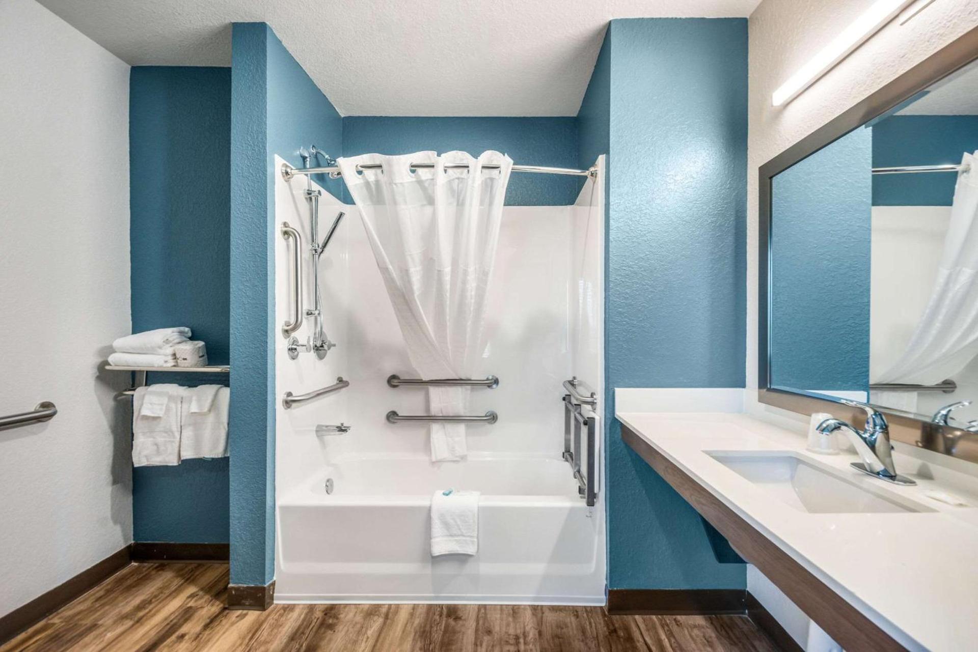 WoodSpring Suites Bradenton photo 20