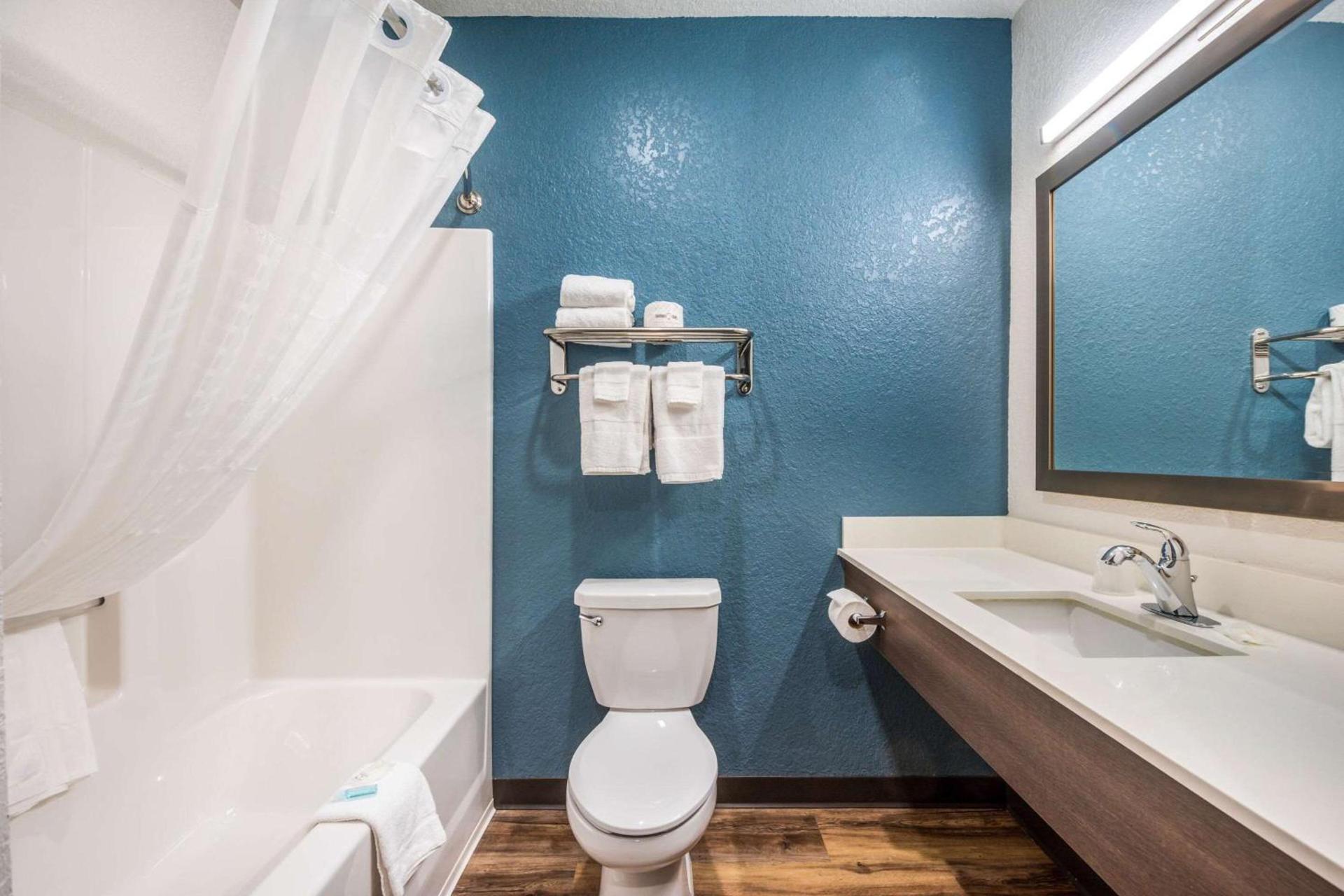WoodSpring Suites Bradenton photo 22