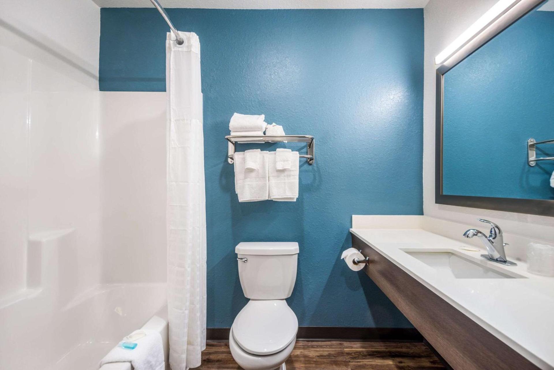 WoodSpring Suites Bradenton photo 21