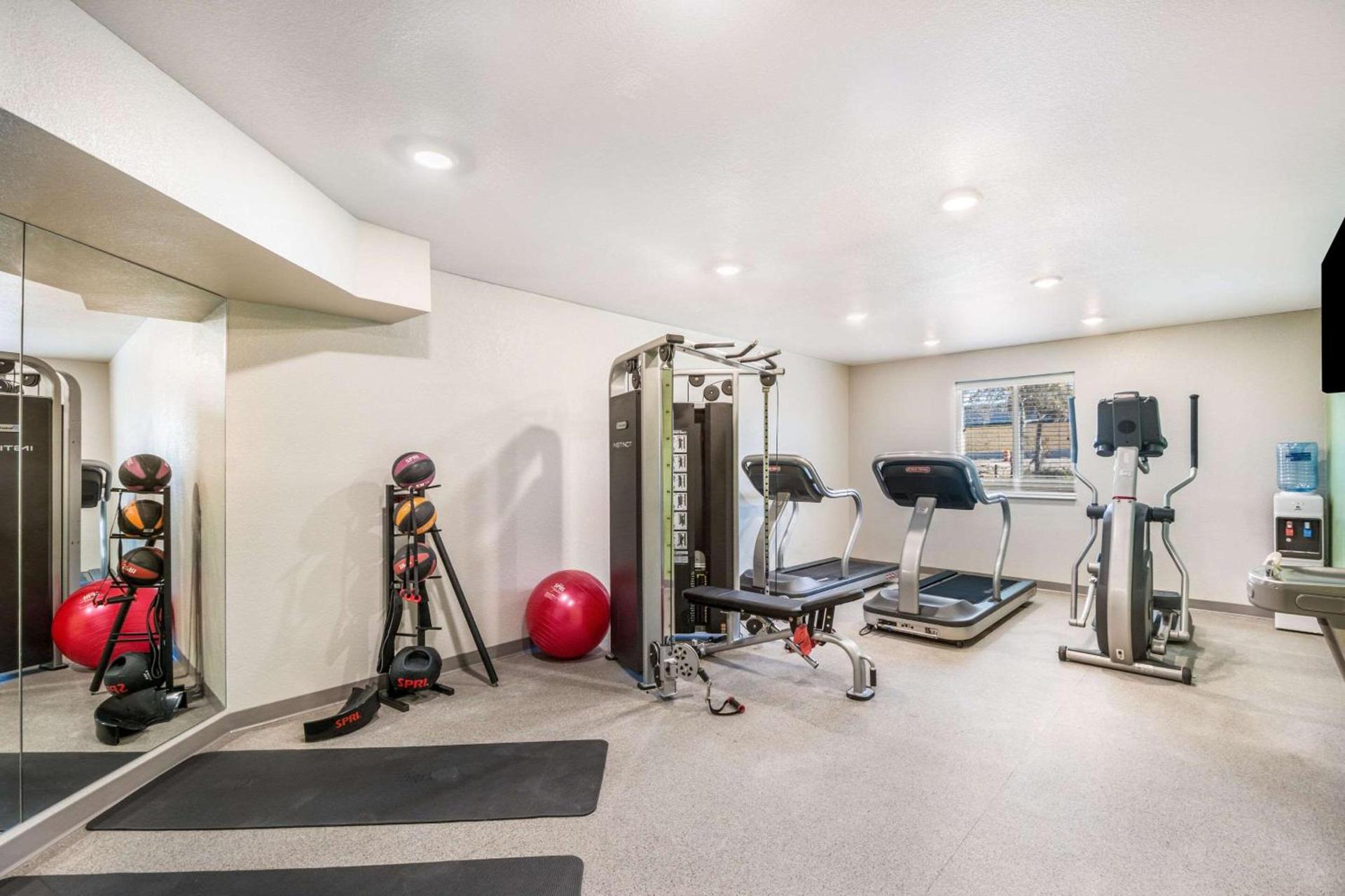 WoodSpring Suites Bradenton photo 24