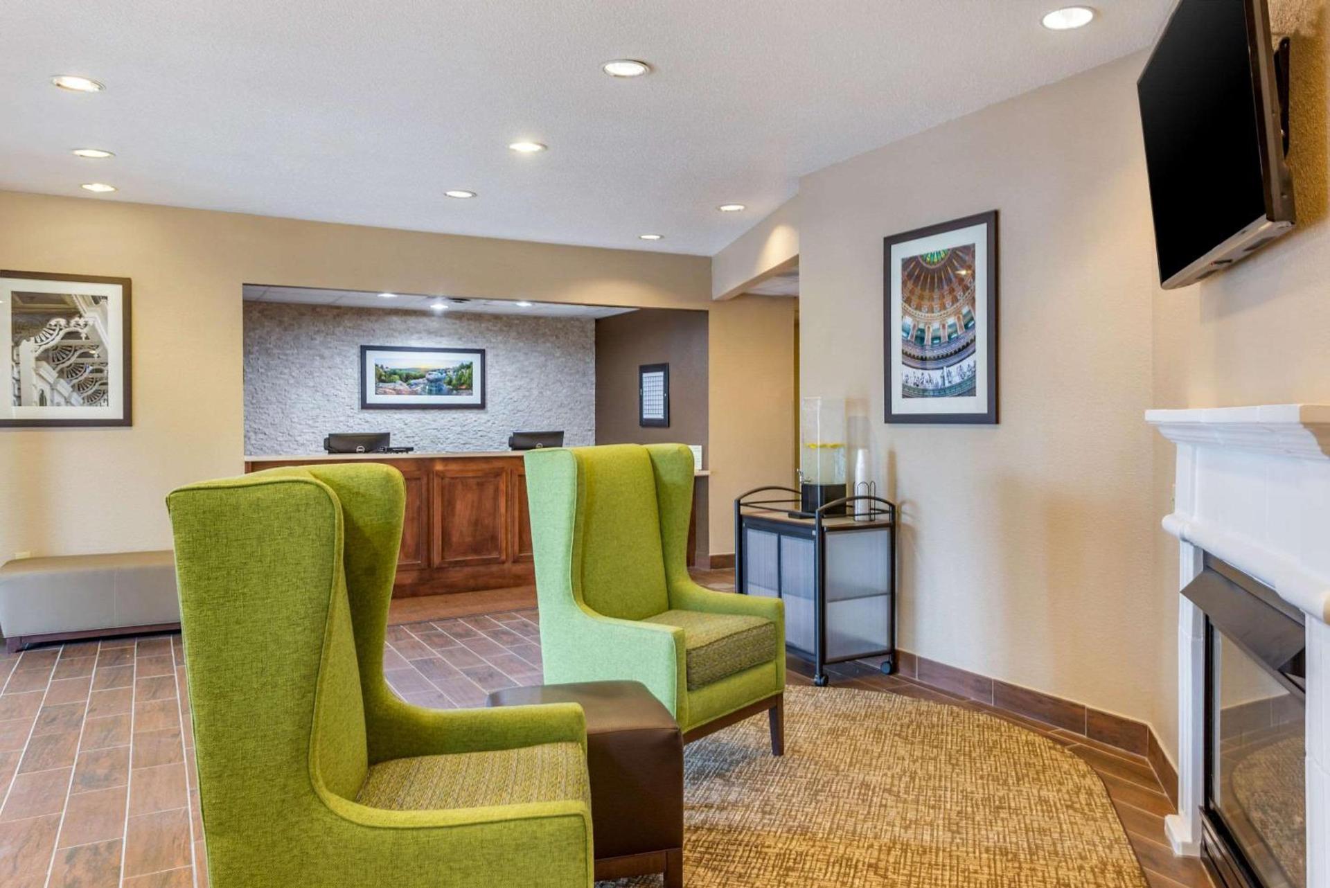 Comfort Inn DeKalb - University Area photo 2