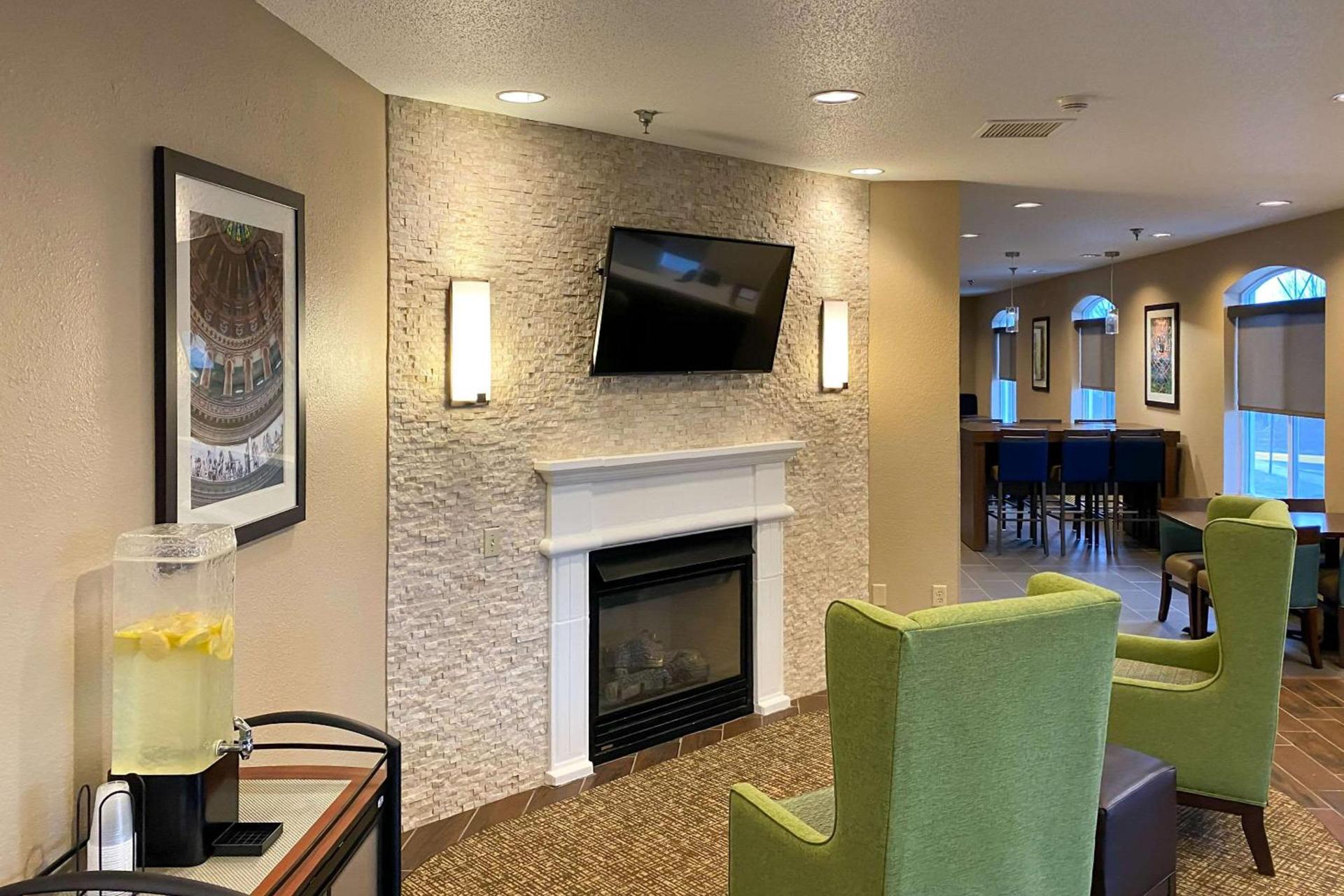 Comfort Inn DeKalb - University Area photo 24