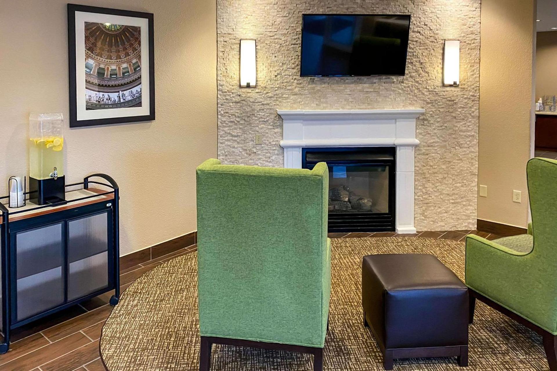 Comfort Inn DeKalb - University Area photo 27