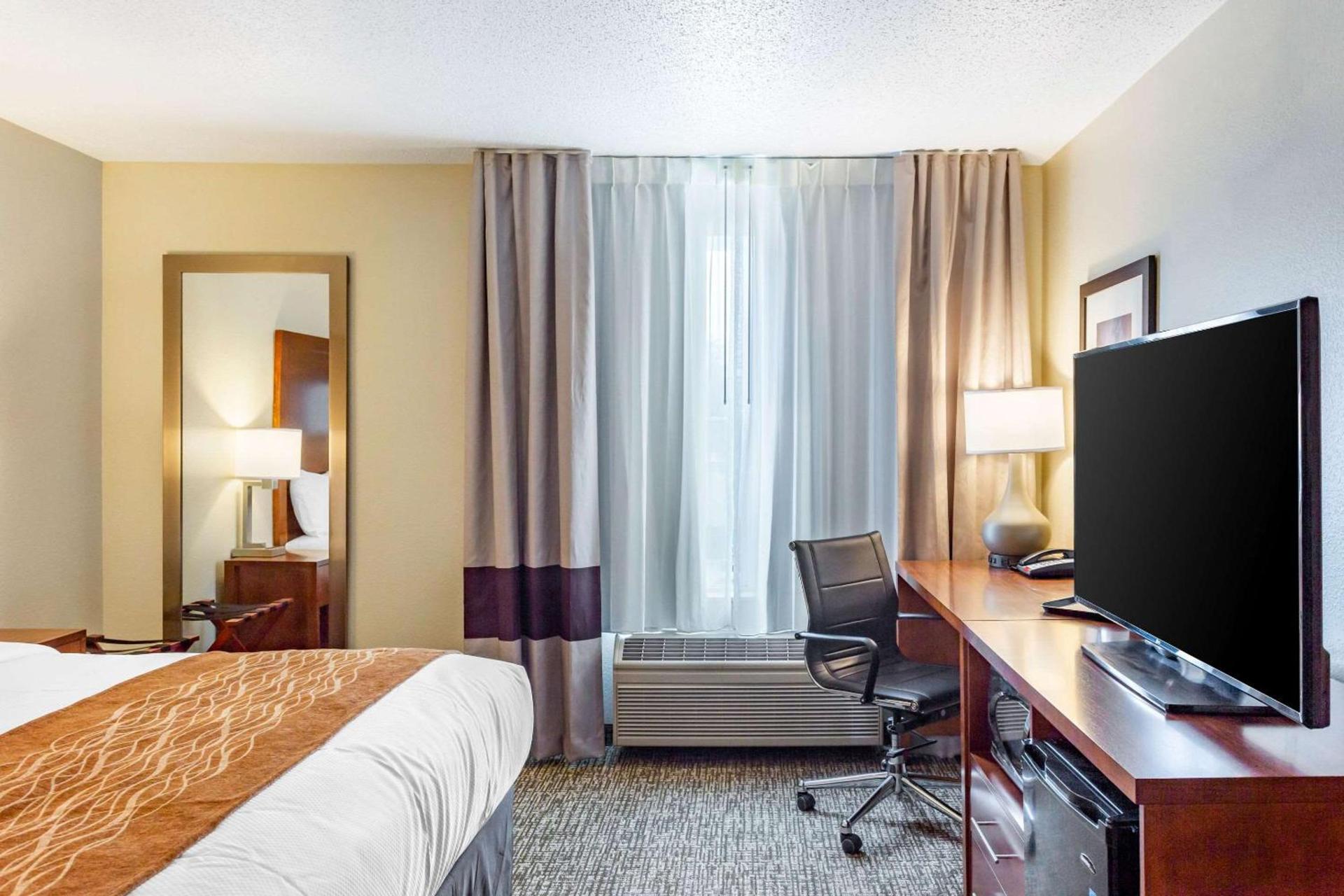 Comfort Inn DeKalb - University Area photo 12