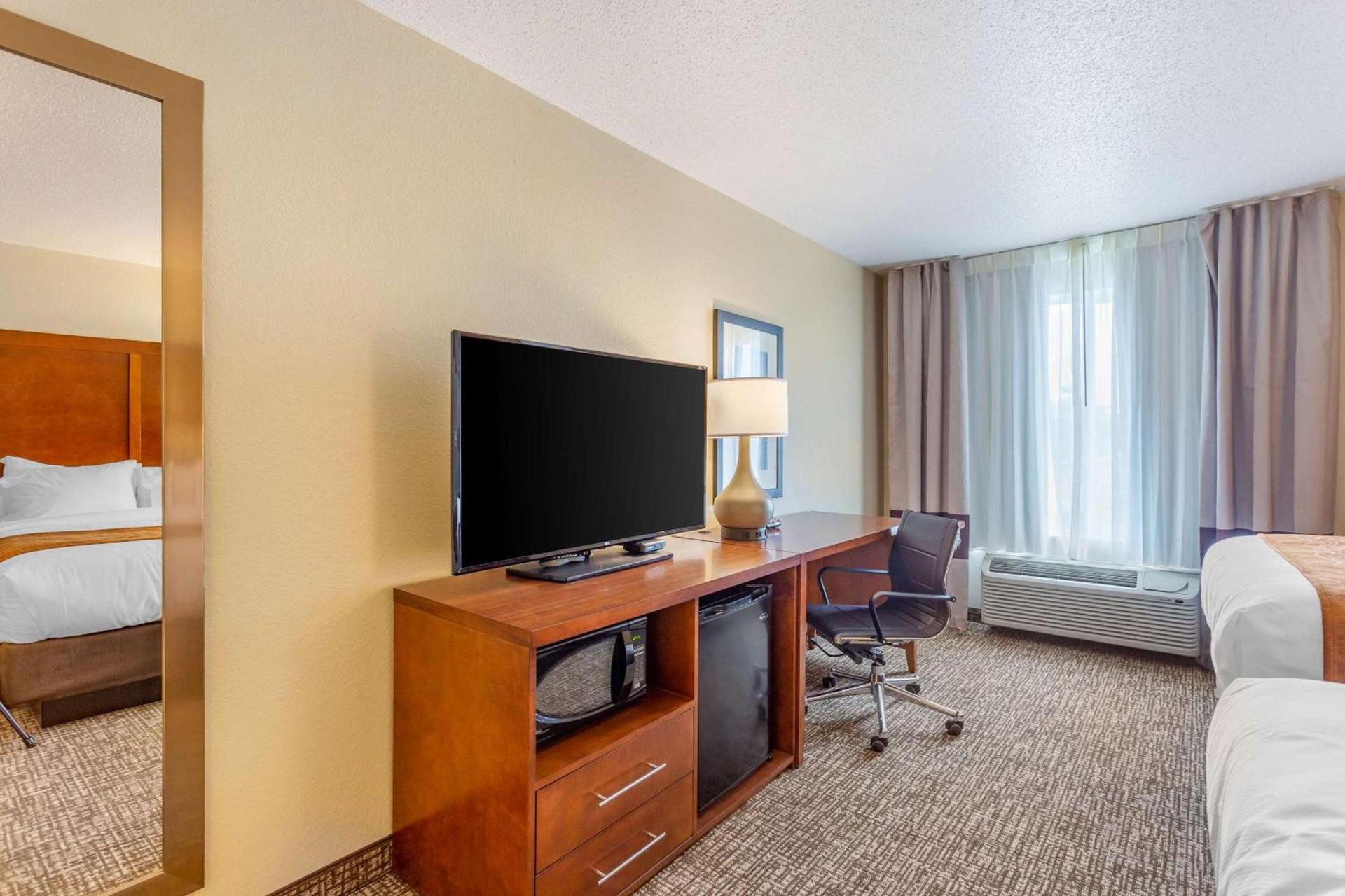 Comfort Inn DeKalb - University Area photo 11