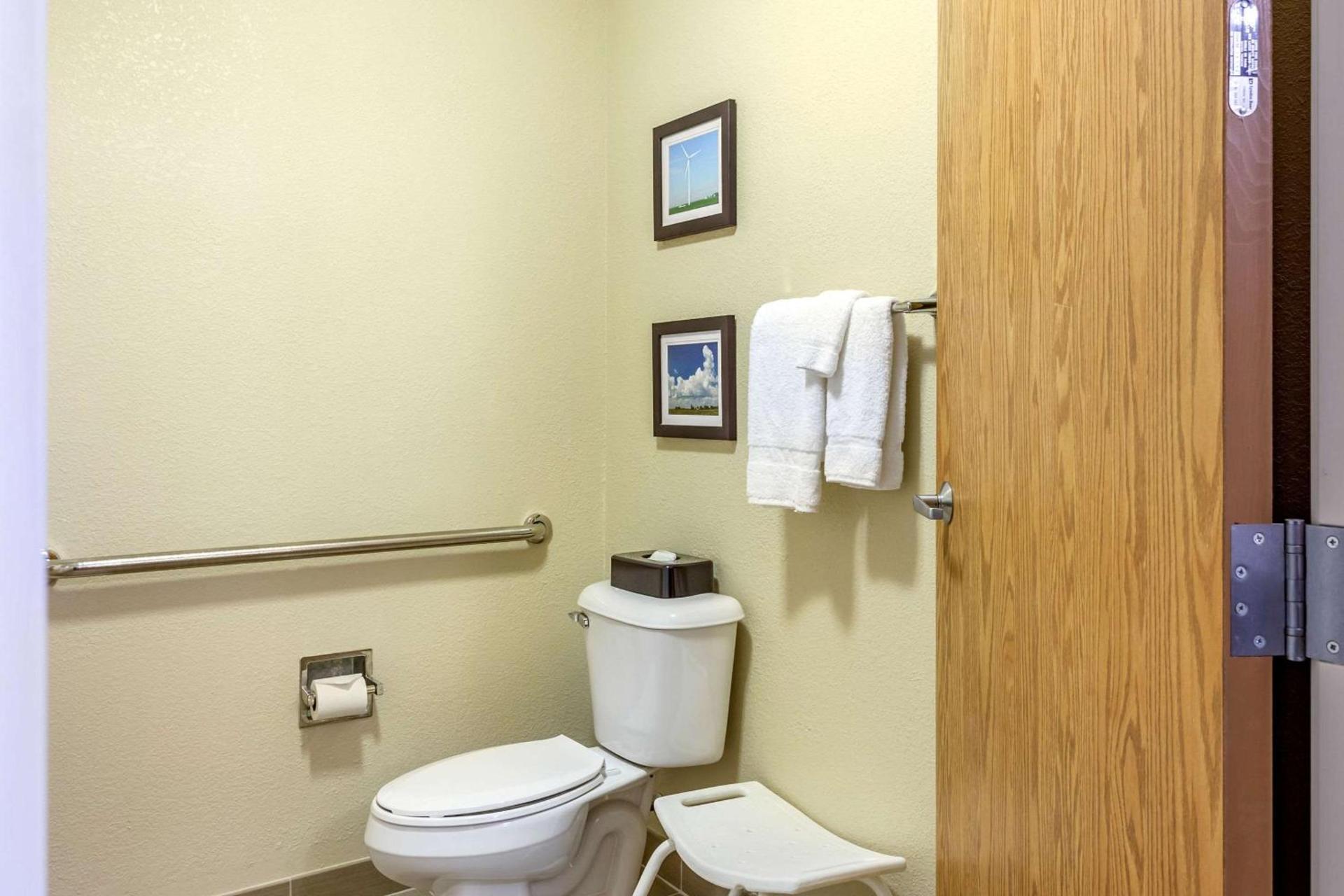 Comfort Inn DeKalb - University Area photo 14