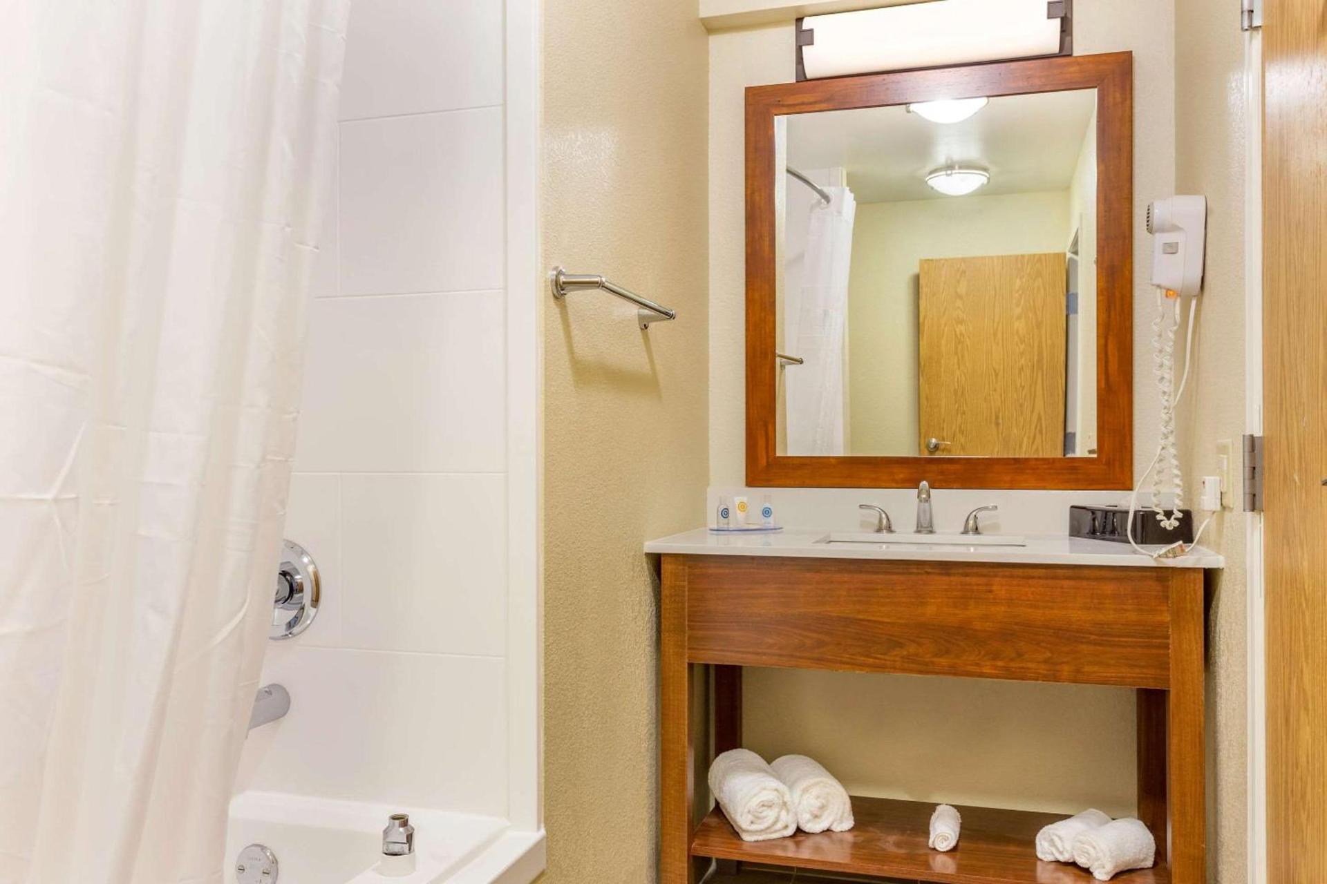 Comfort Inn DeKalb - University Area photo 17