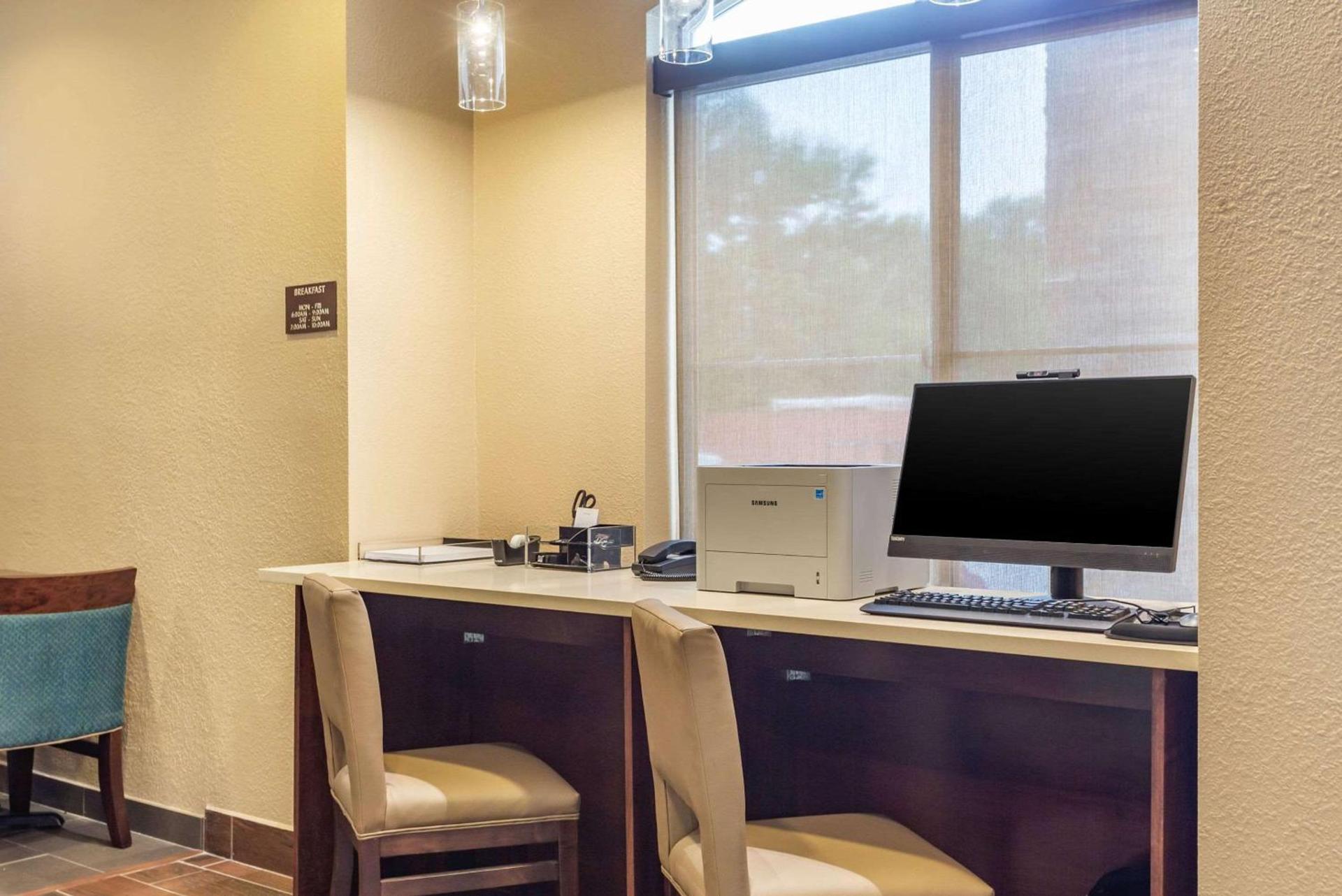 Comfort Inn DeKalb - University Area photo 3