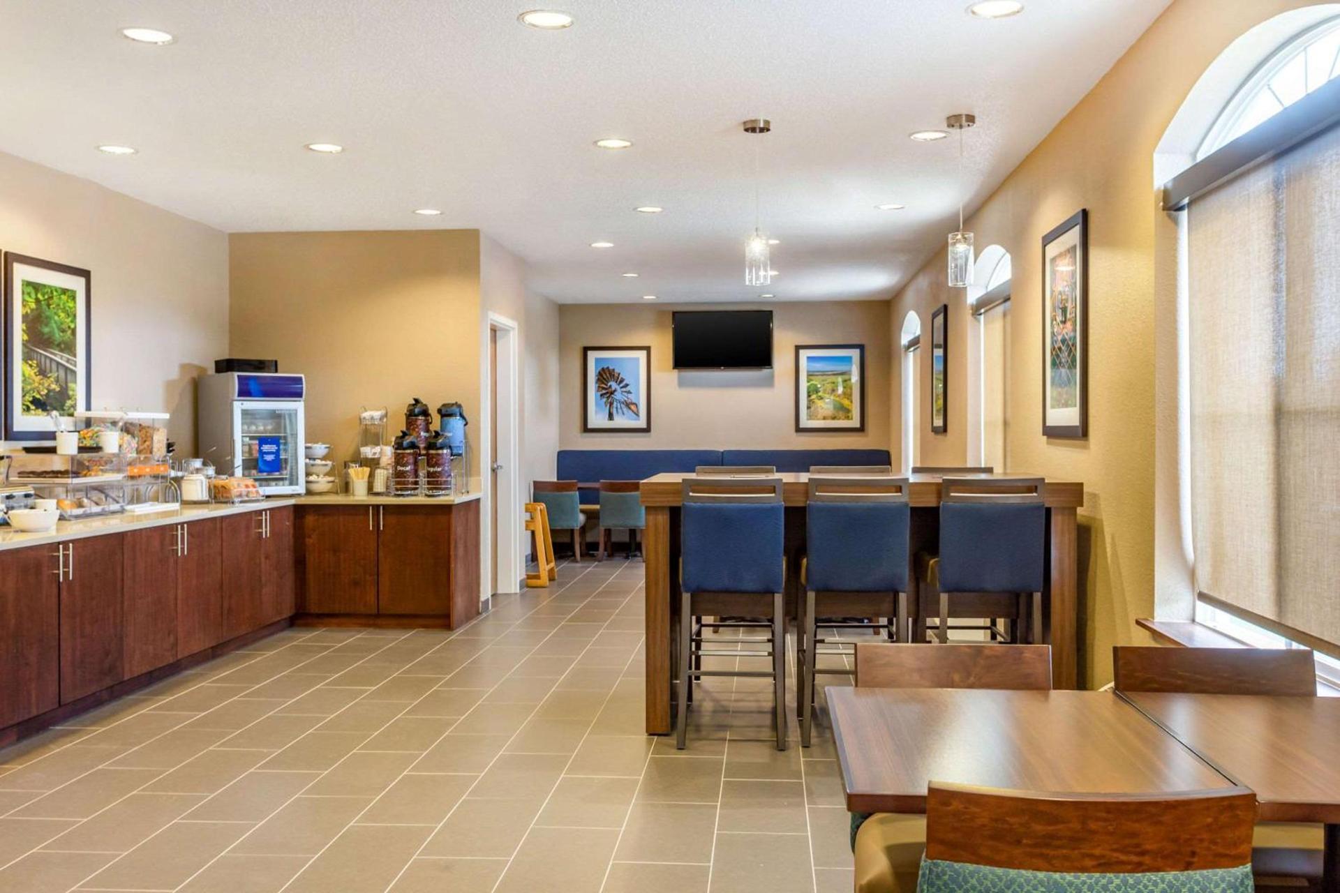 Comfort Inn DeKalb - University Area photo 13
