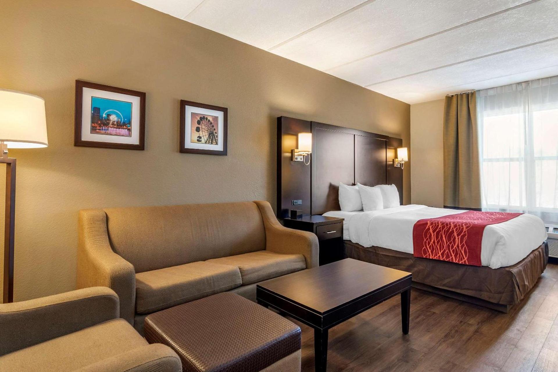 Comfort Inn & Suites near Six Flags photo 7