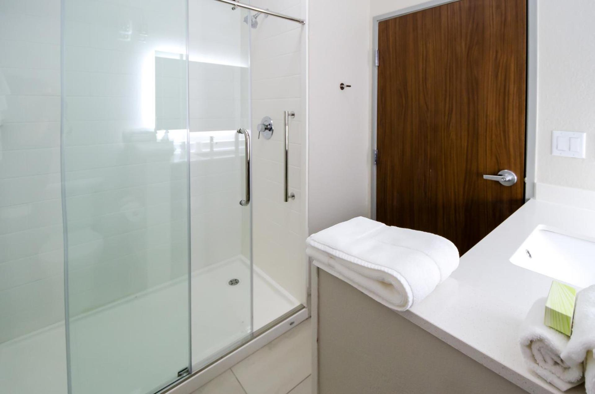 Holiday Inn Express & Suites Taylor by IHG photo 17