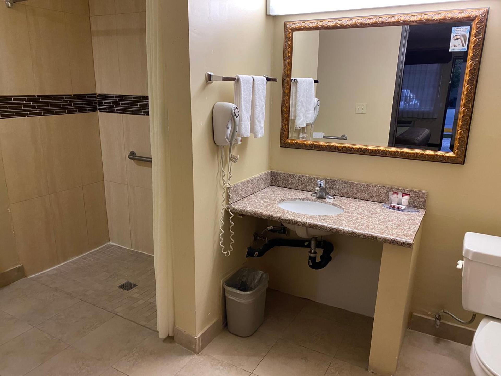 Chariot Inn Glendale - Pasadena photo 8
