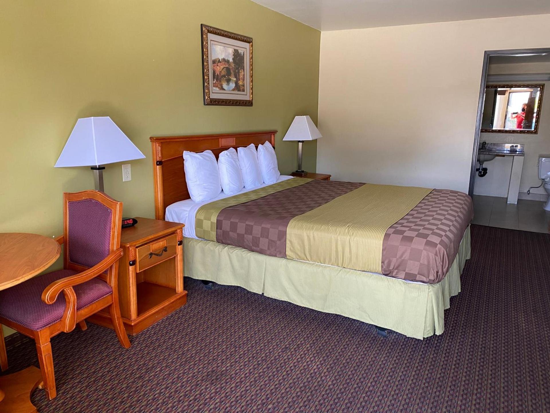 Chariot Inn Glendale - Pasadena photo 9