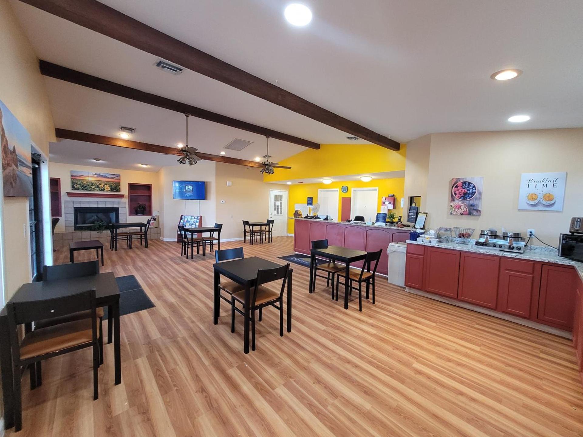 Days Inn by Wyndham Willcox photo 37