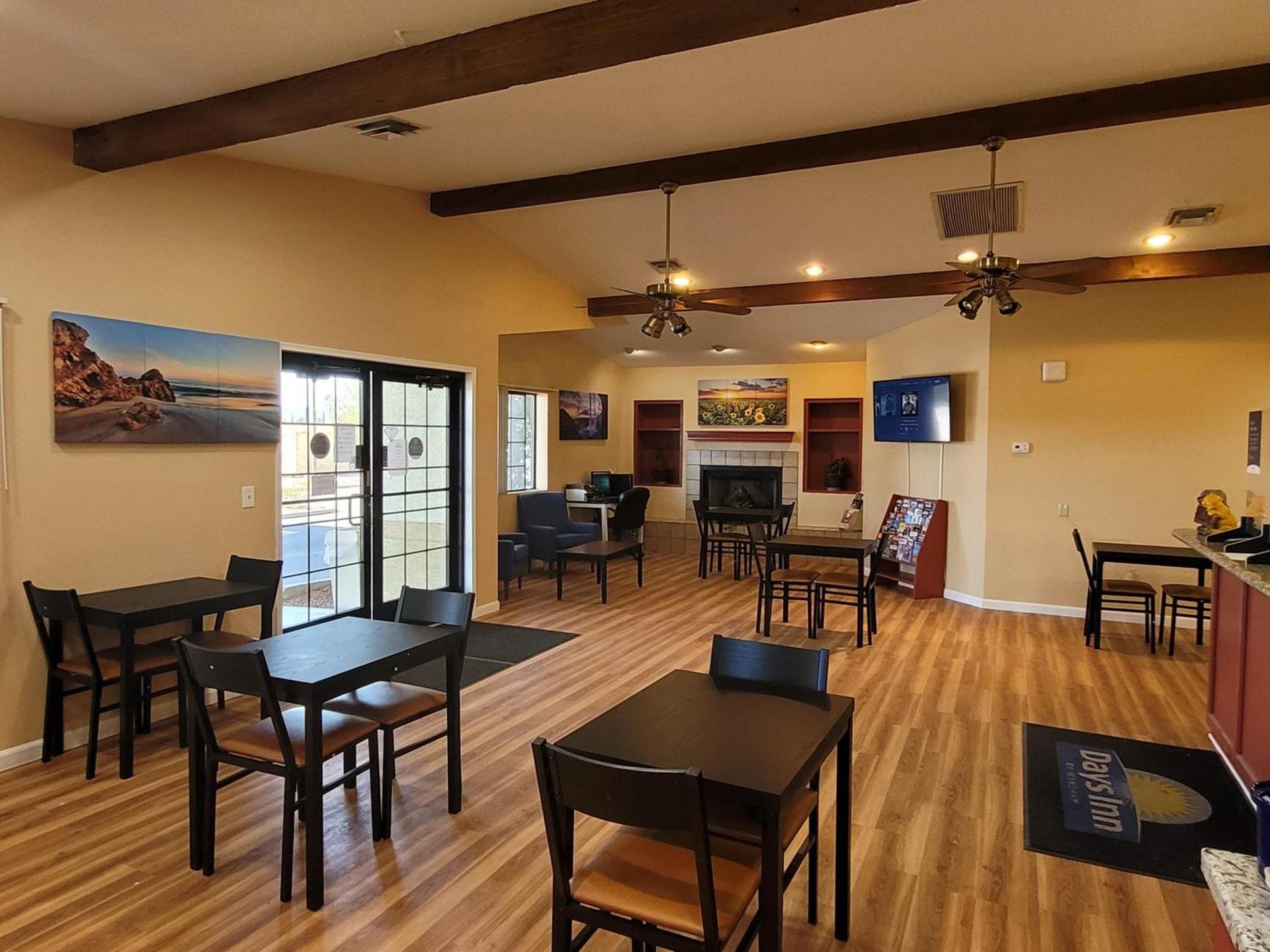 Days Inn by Wyndham Willcox photo 11
