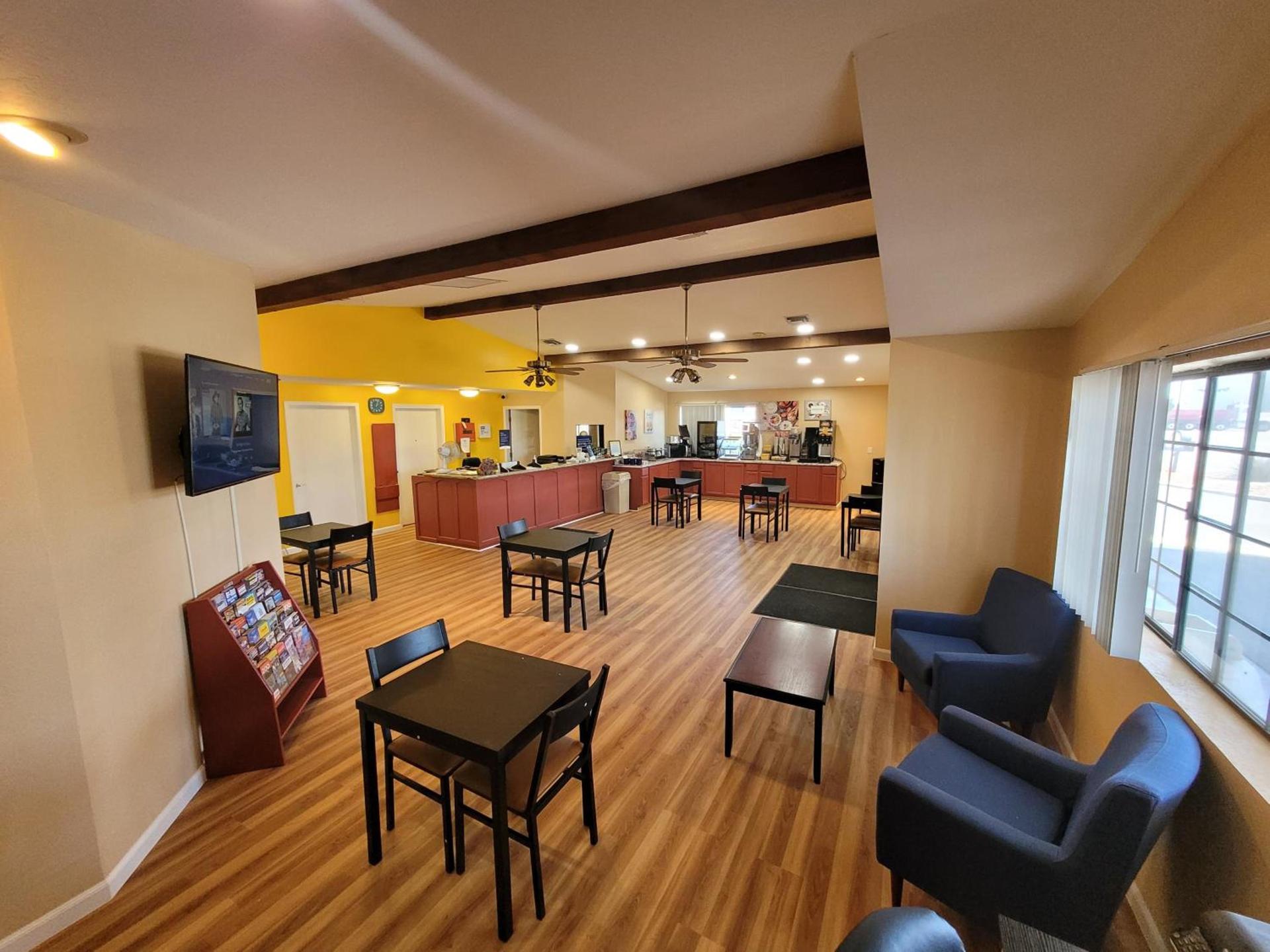 Days Inn by Wyndham Willcox photo 31