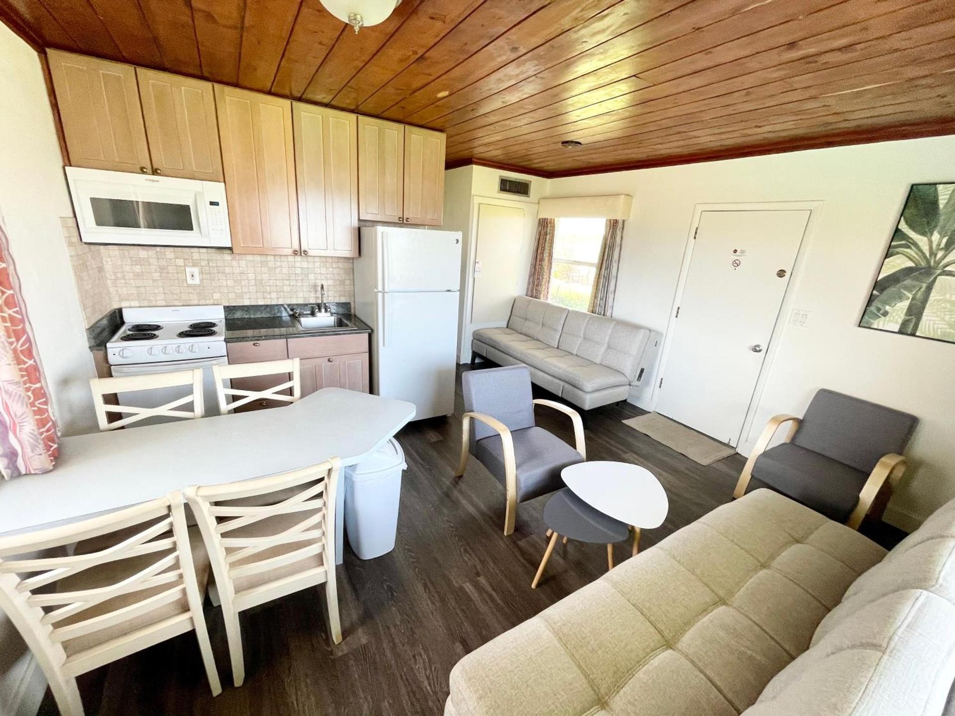 Surf Studio Beach Resort photo 40