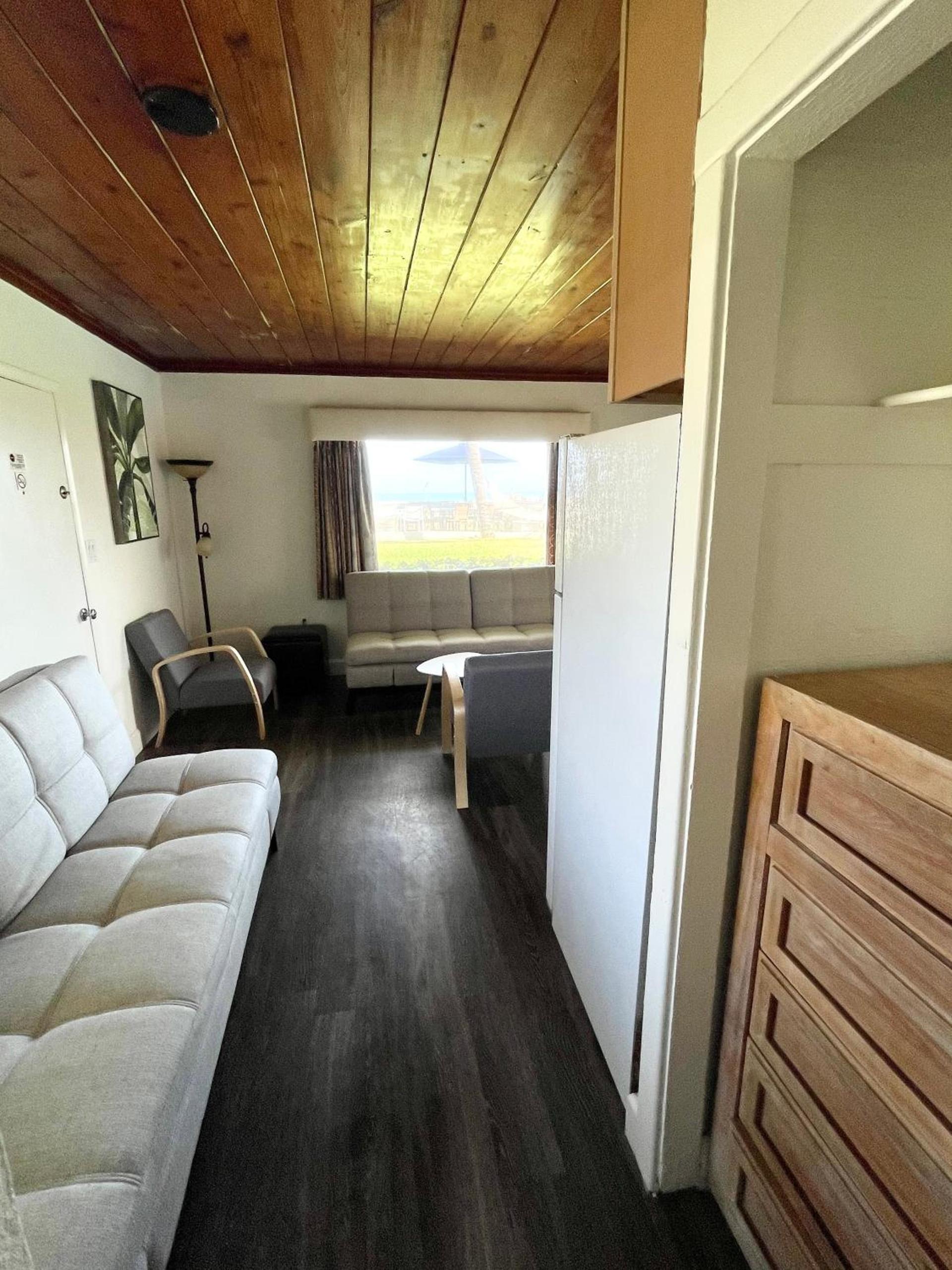 Surf Studio Beach Resort photo 36