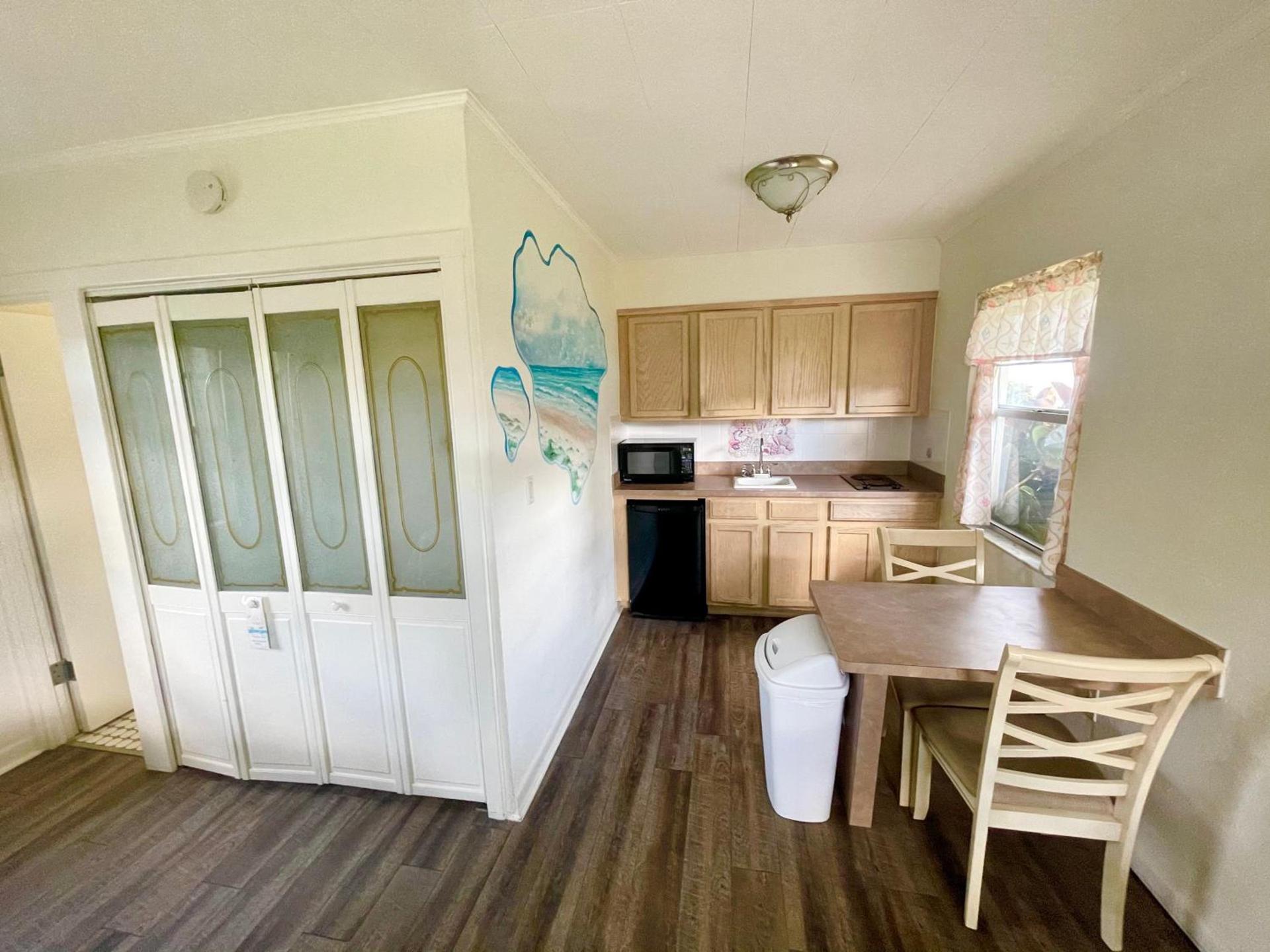 Surf Studio Beach Resort photo 34