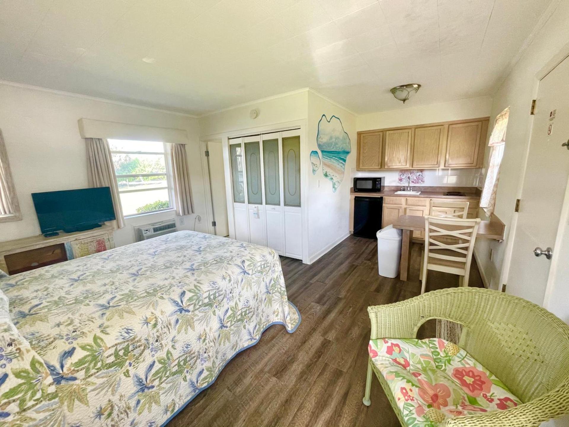 Surf Studio Beach Resort photo 33
