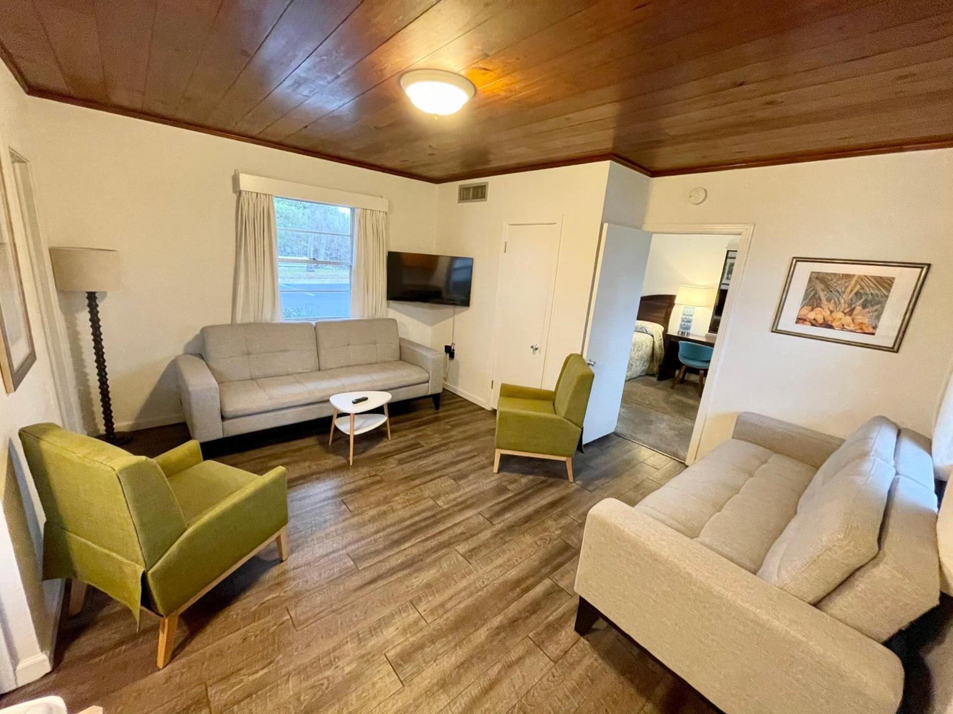 Surf Studio Beach Resort photo 28