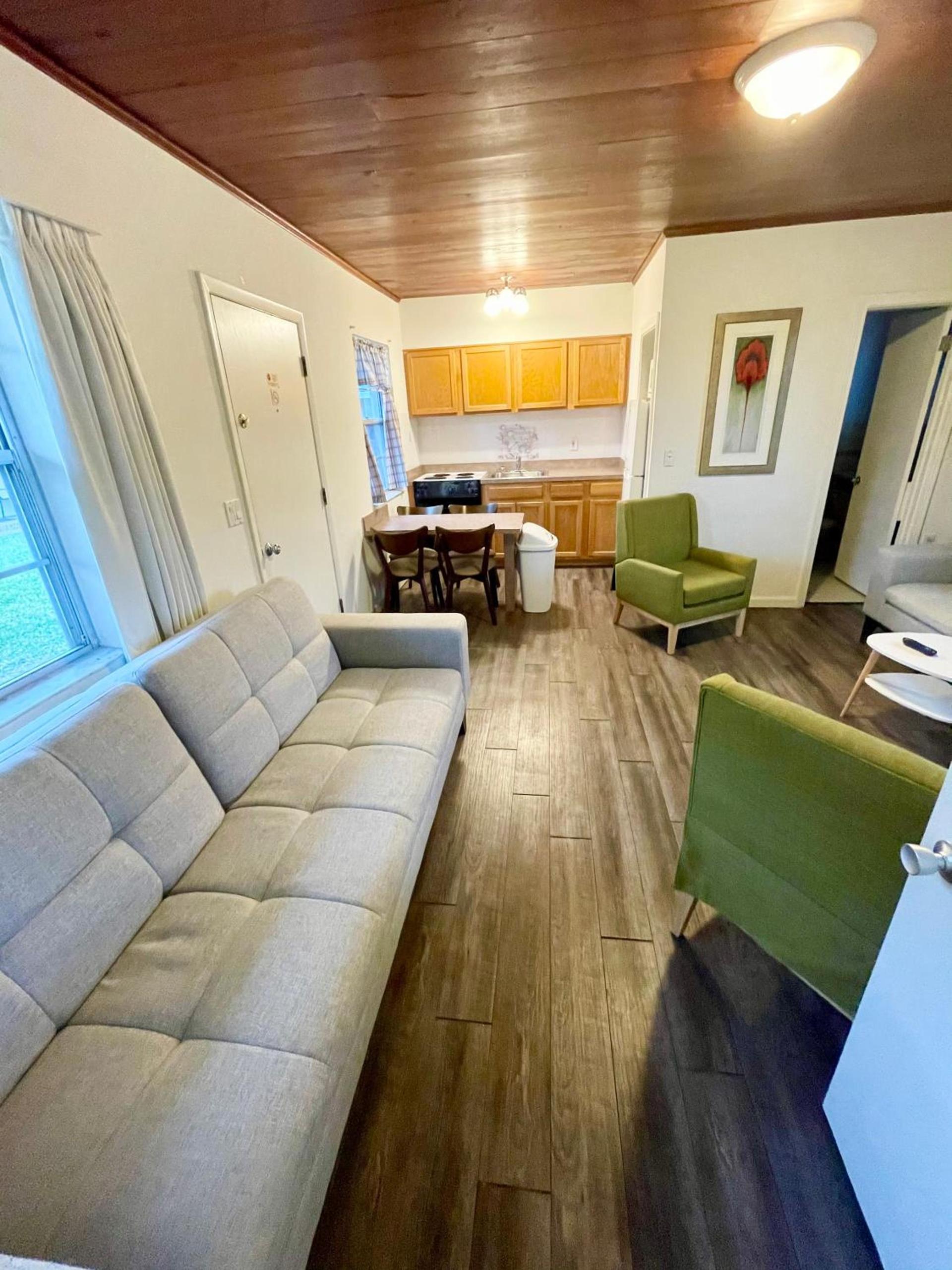 Surf Studio Beach Resort photo 27
