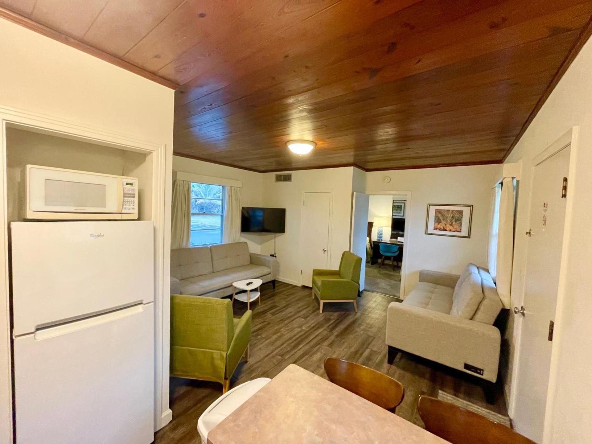 Surf Studio Beach Resort photo 24