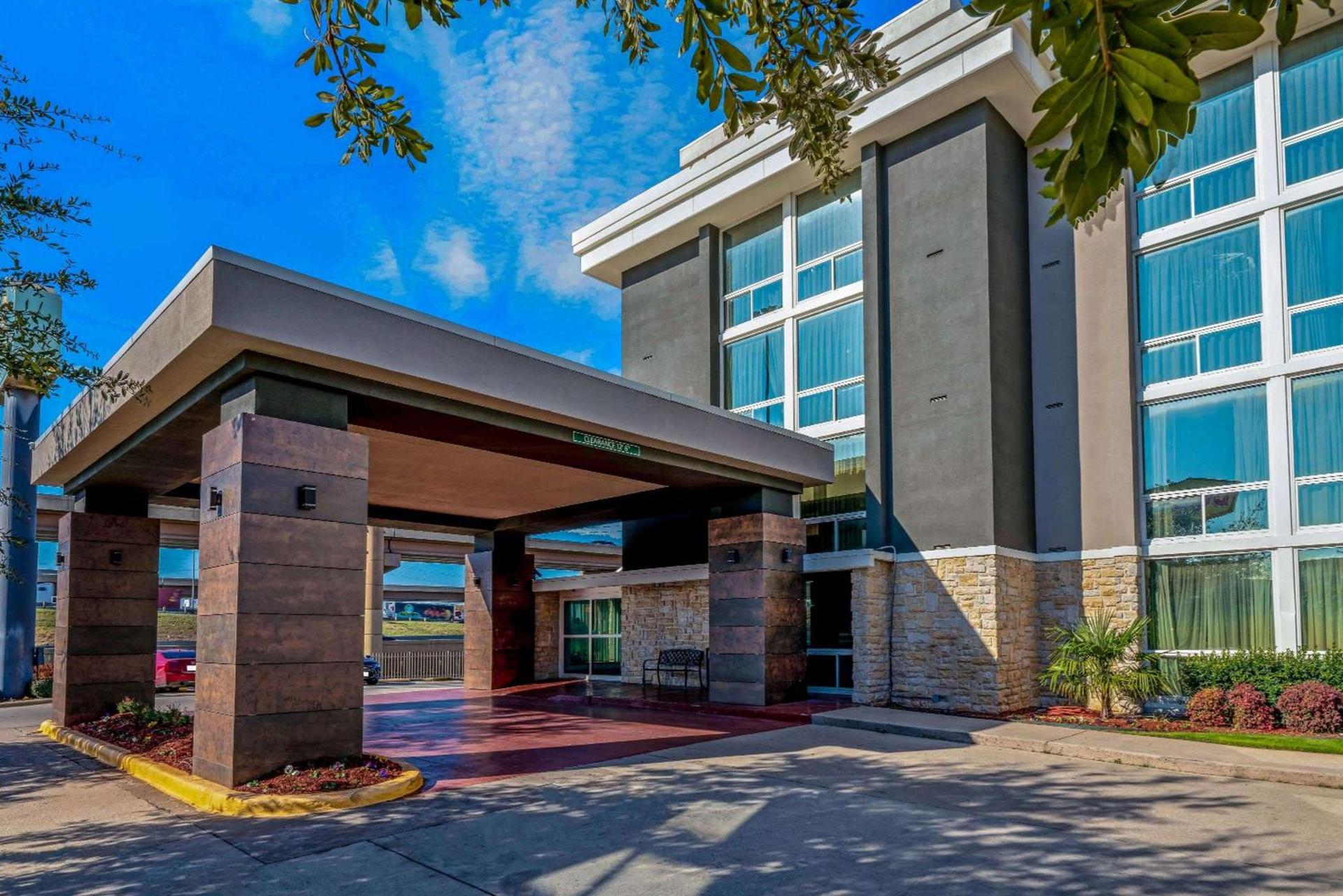 La Quinta by Wyndham Dallas I-35 Walnut Hill Ln photo 4