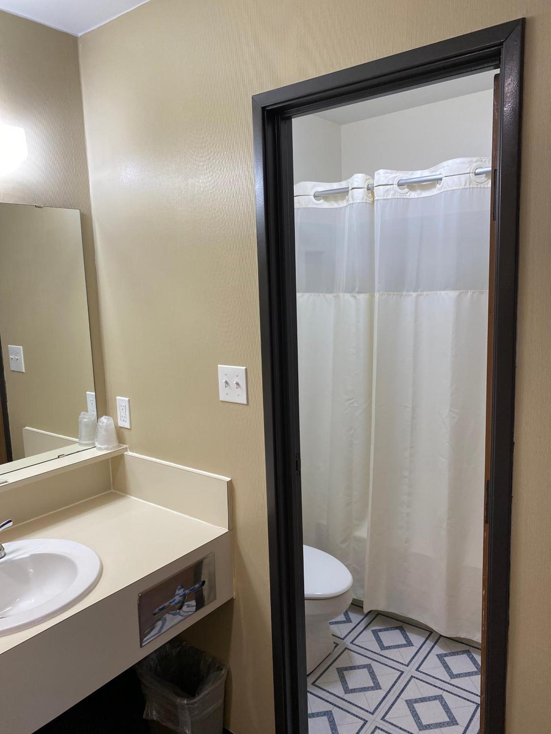 Thunderbird Lodge, Norman, OK photo 2