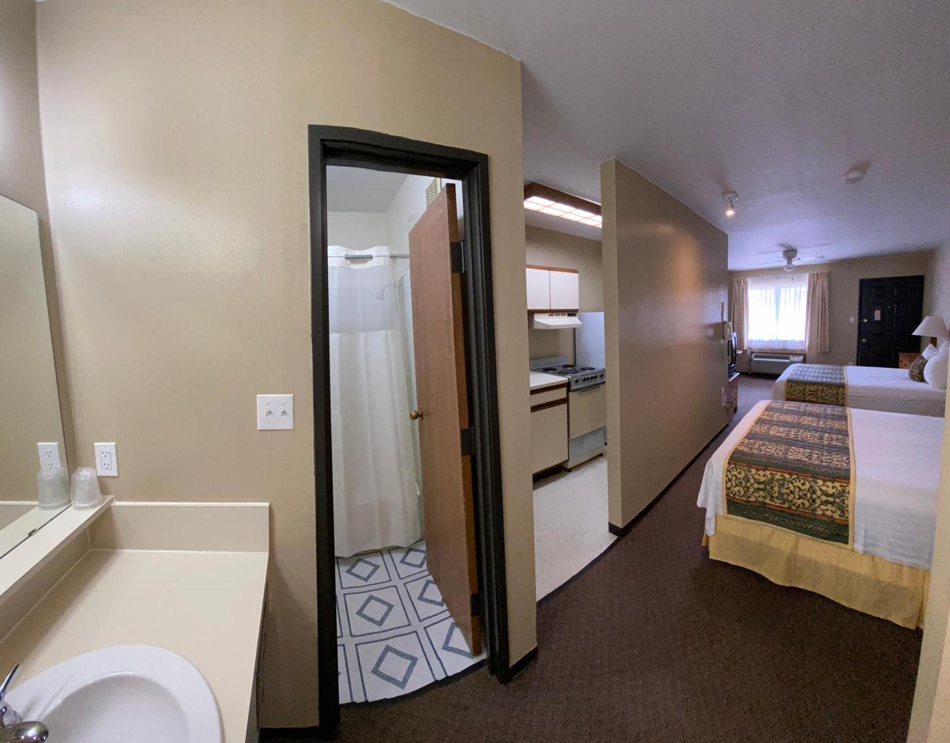 Thunderbird Lodge, Norman, OK photo 11