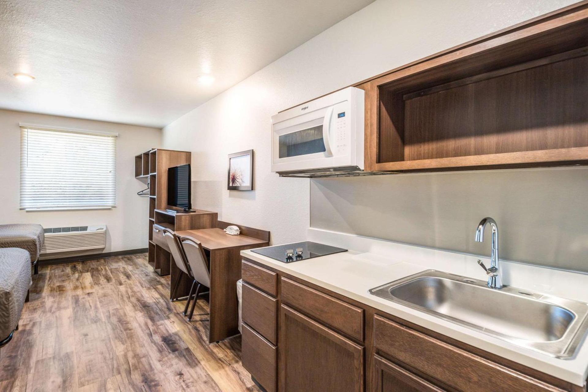 WoodSpring Suites Bradenton photo 23