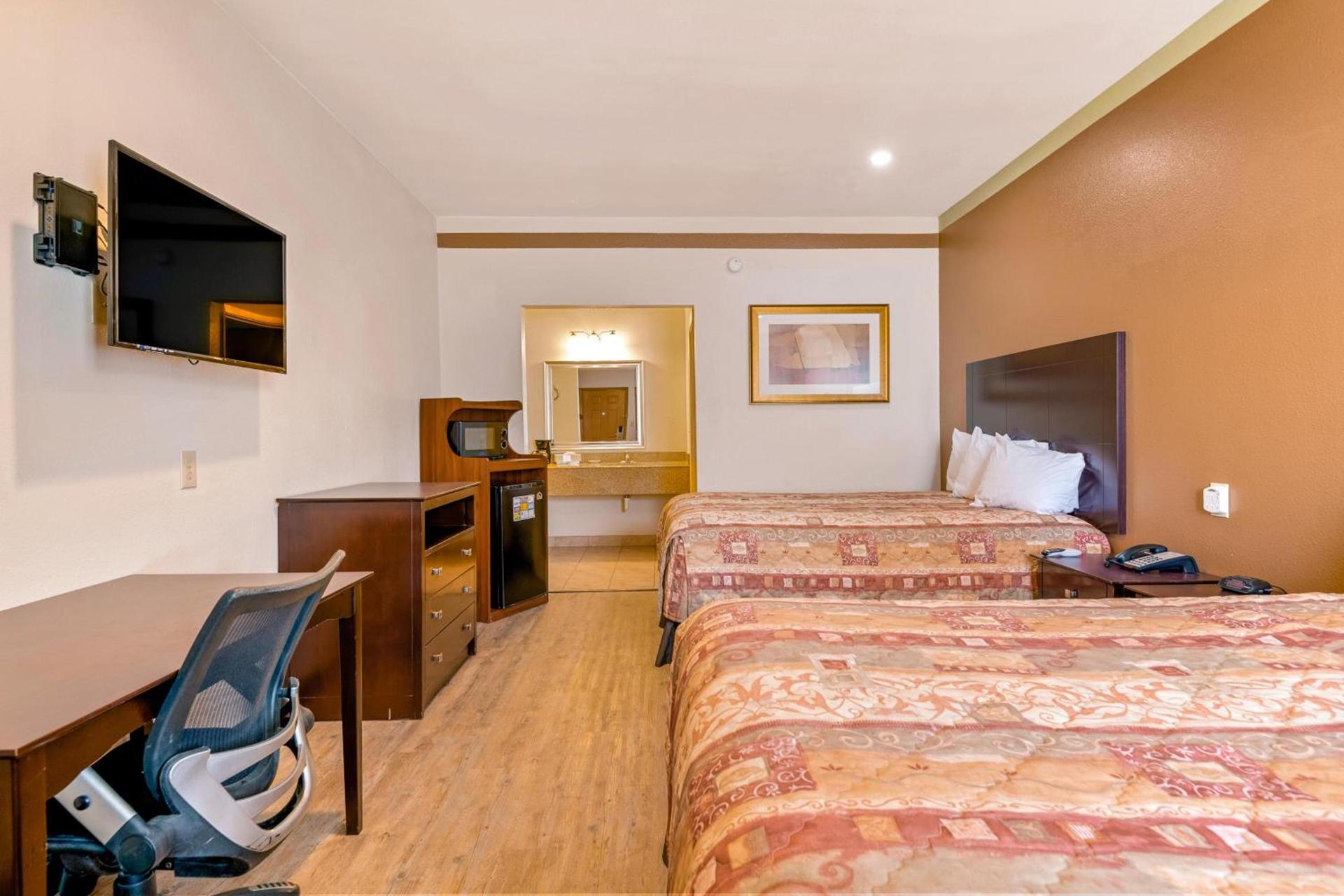 Big Lake Inn and Suites photo 38