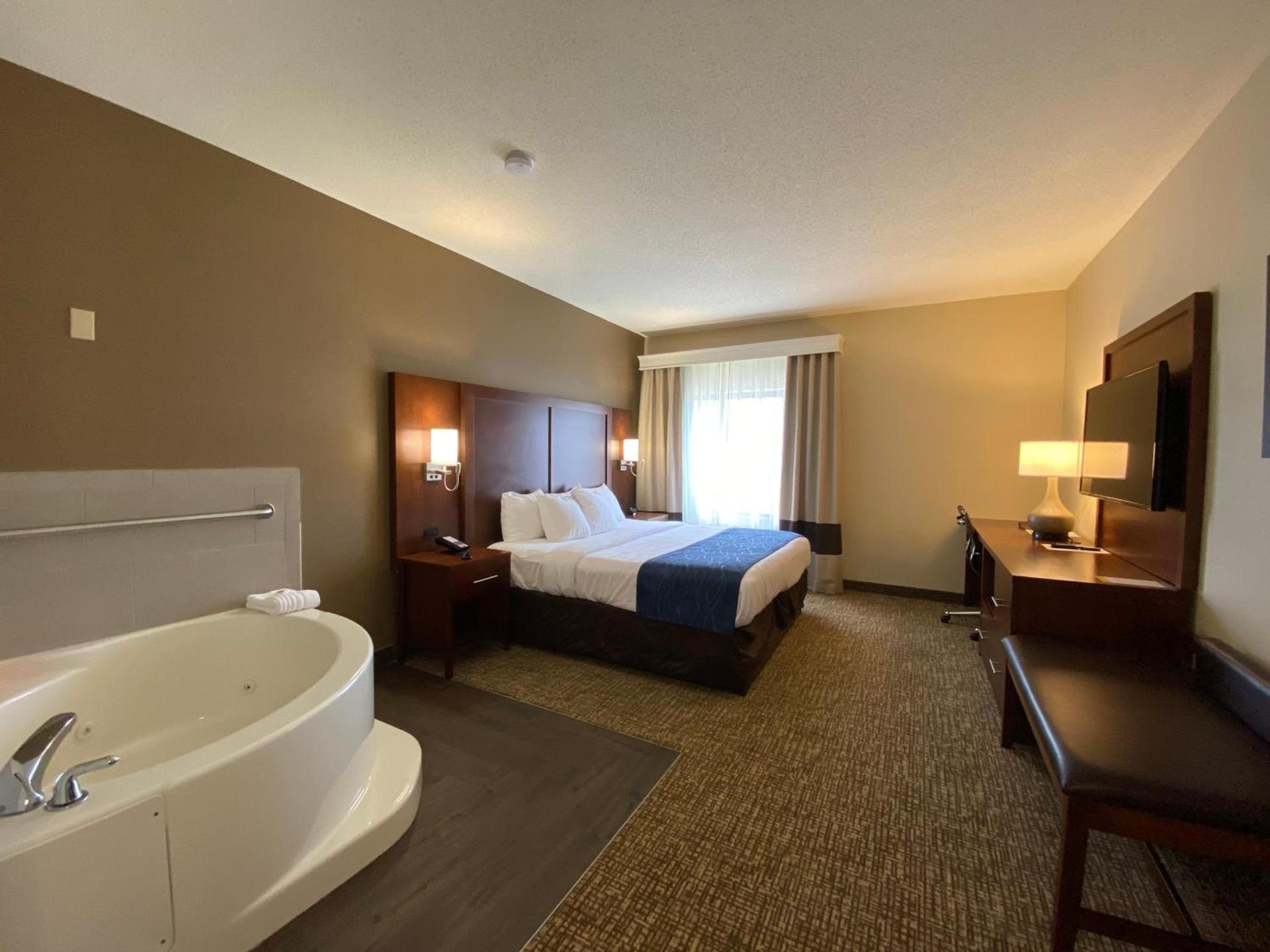 Comfort Inn East Windsor - Springfield photo 27