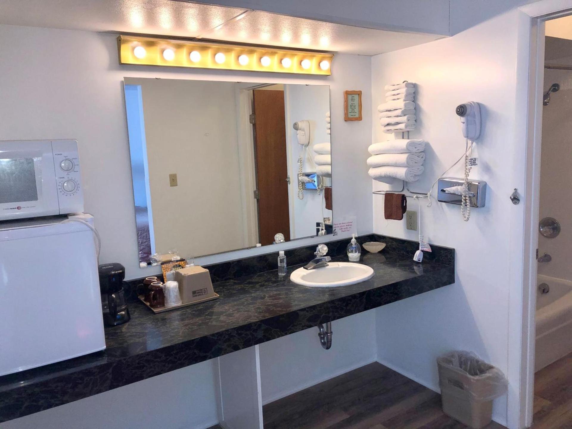 Budget Host Inn photo 25